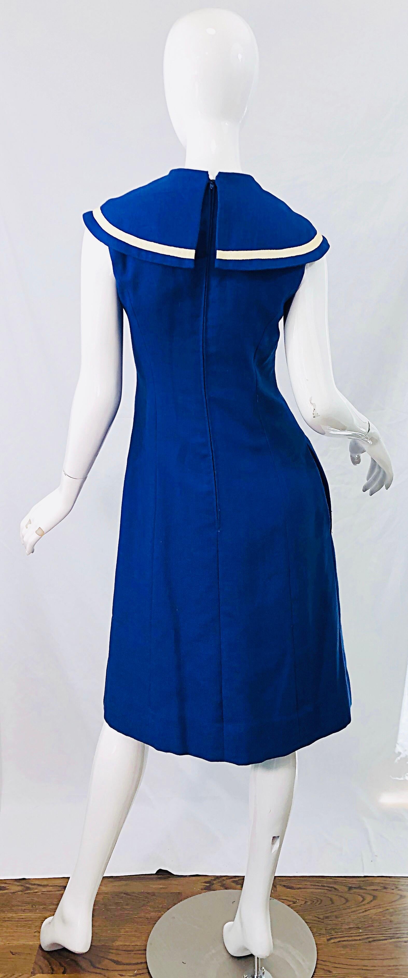 Vintage Mollie Parnis 1970s Blue and White Novelty 70s Linen + Cotton Dress For Sale 6