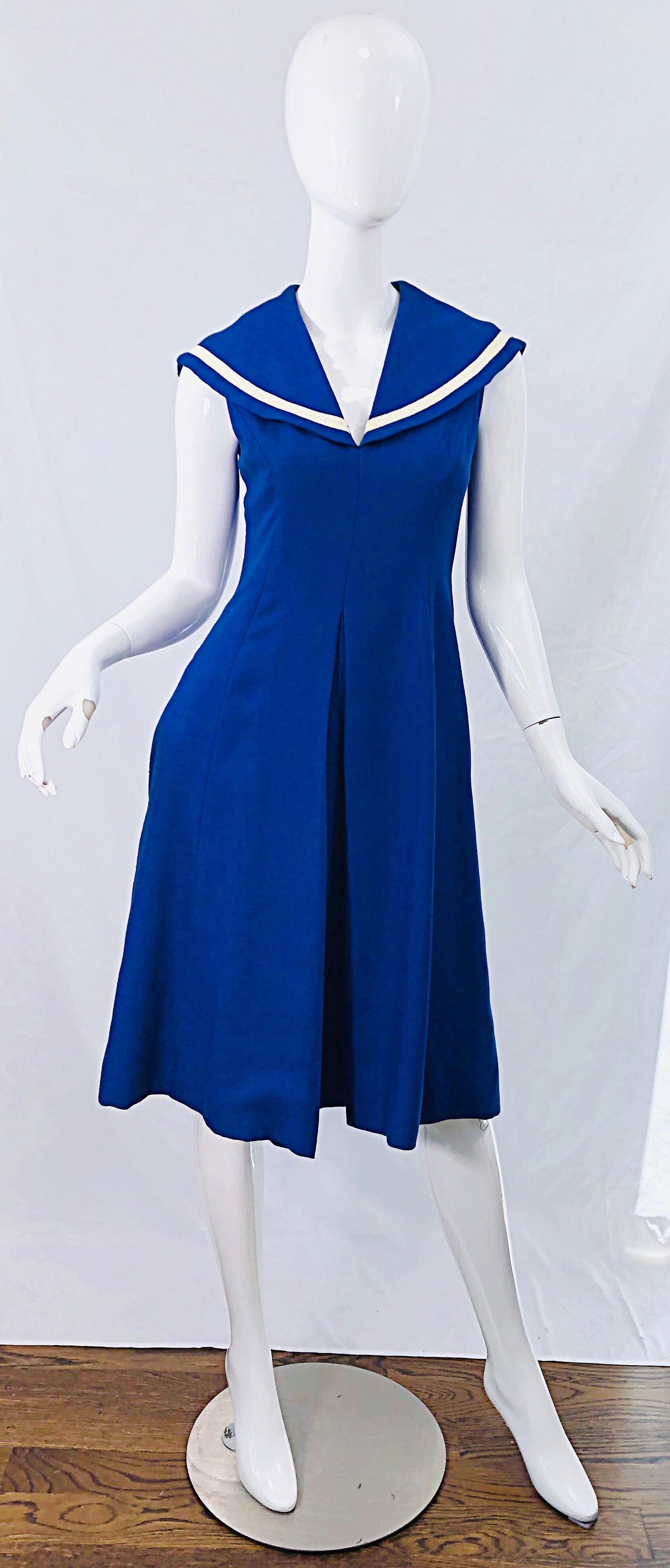 Vintage Mollie Parnis 1970s Blue and White Novelty 70s Linen + Cotton Dress For Sale 7