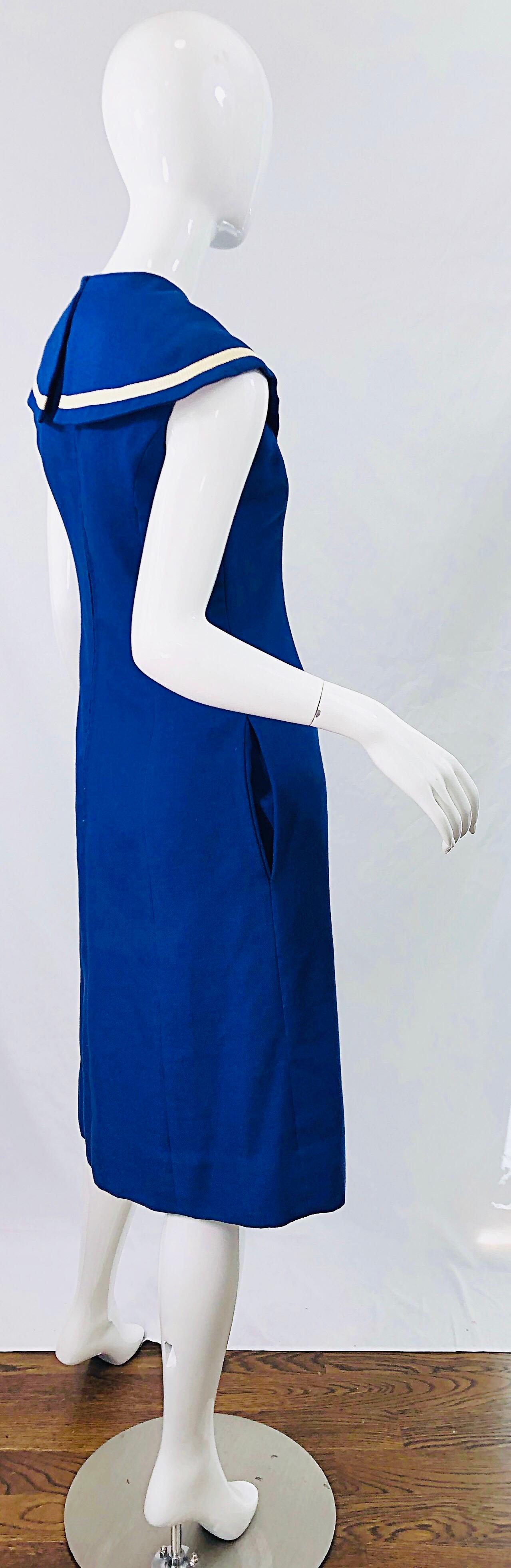 Women's Vintage Mollie Parnis 1970s Blue and White Novelty 70s Linen + Cotton Dress For Sale