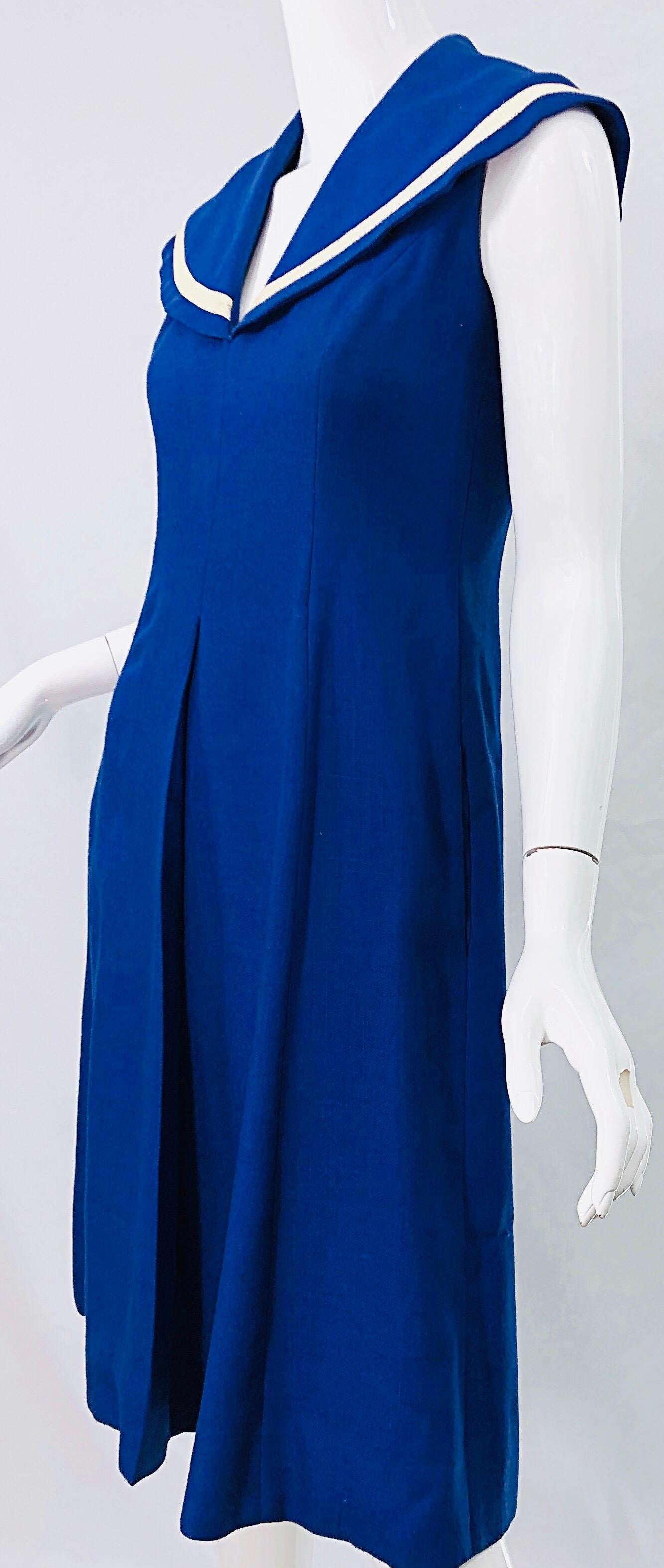 Vintage Mollie Parnis 1970s Blue and White Novelty 70s Linen + Cotton Dress For Sale 1