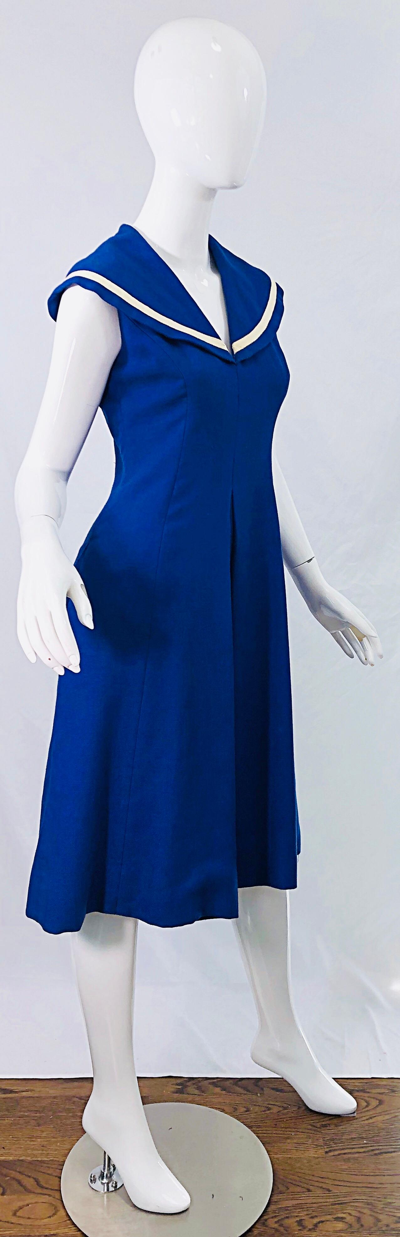 Vintage Mollie Parnis 1970s Blue and White Novelty 70s Linen + Cotton Dress For Sale 2
