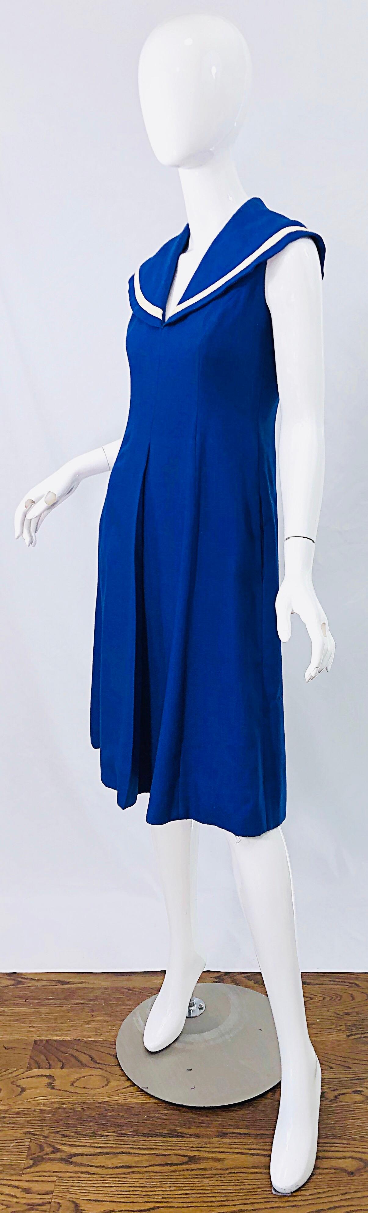 Vintage Mollie Parnis 1970s Blue and White Novelty 70s Linen + Cotton Dress For Sale 4
