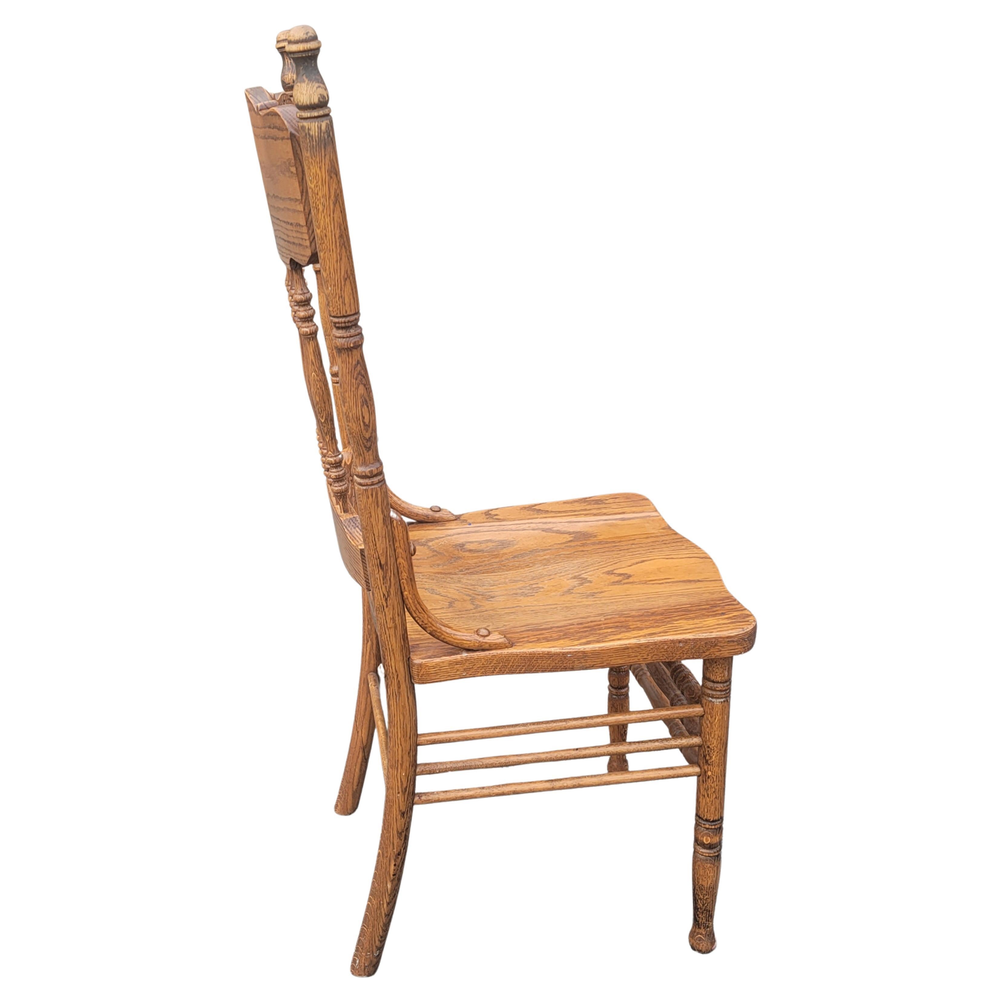 Chaises de salle à manger vintage Mona Liza Furniture fabriquées à la main en chêne à dossier pressé, lot de 6 en vente 1