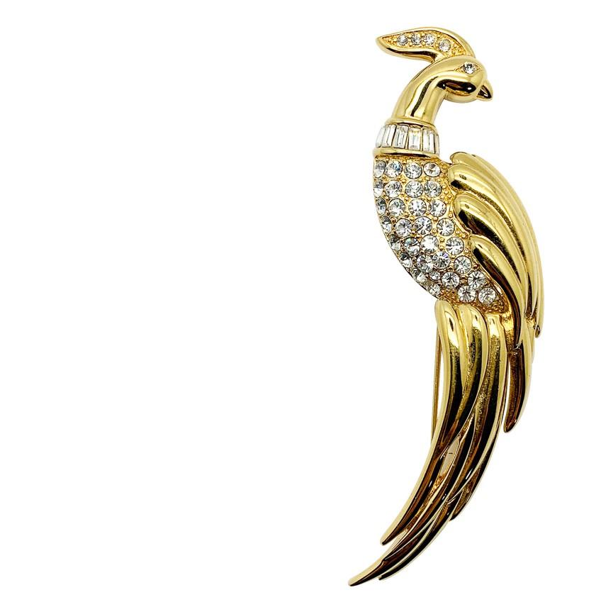 A vintage Monet Bird of Paradise brooch. Featuring a large and very grand stylised bird set with chaton and baguette cut crystals. 
Vintage Condition: Very good without damage or noteworthy wear. 
Materials: Gold plated metal, glass crystals
Signed: