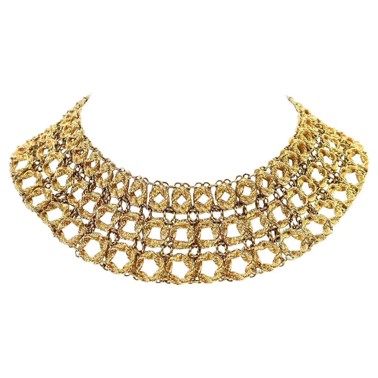 Vintage Monet Bouclais Halsband Halskette.  Dies ist ein ganz besonderes Werk von Monet, das immer noch aktuell ist. Dieses Halsband ist einfach magisch, wenn man es anlegt, wie Sie im Video unten sehen können. Sieht toll aus auf einem T-Shirt oder
