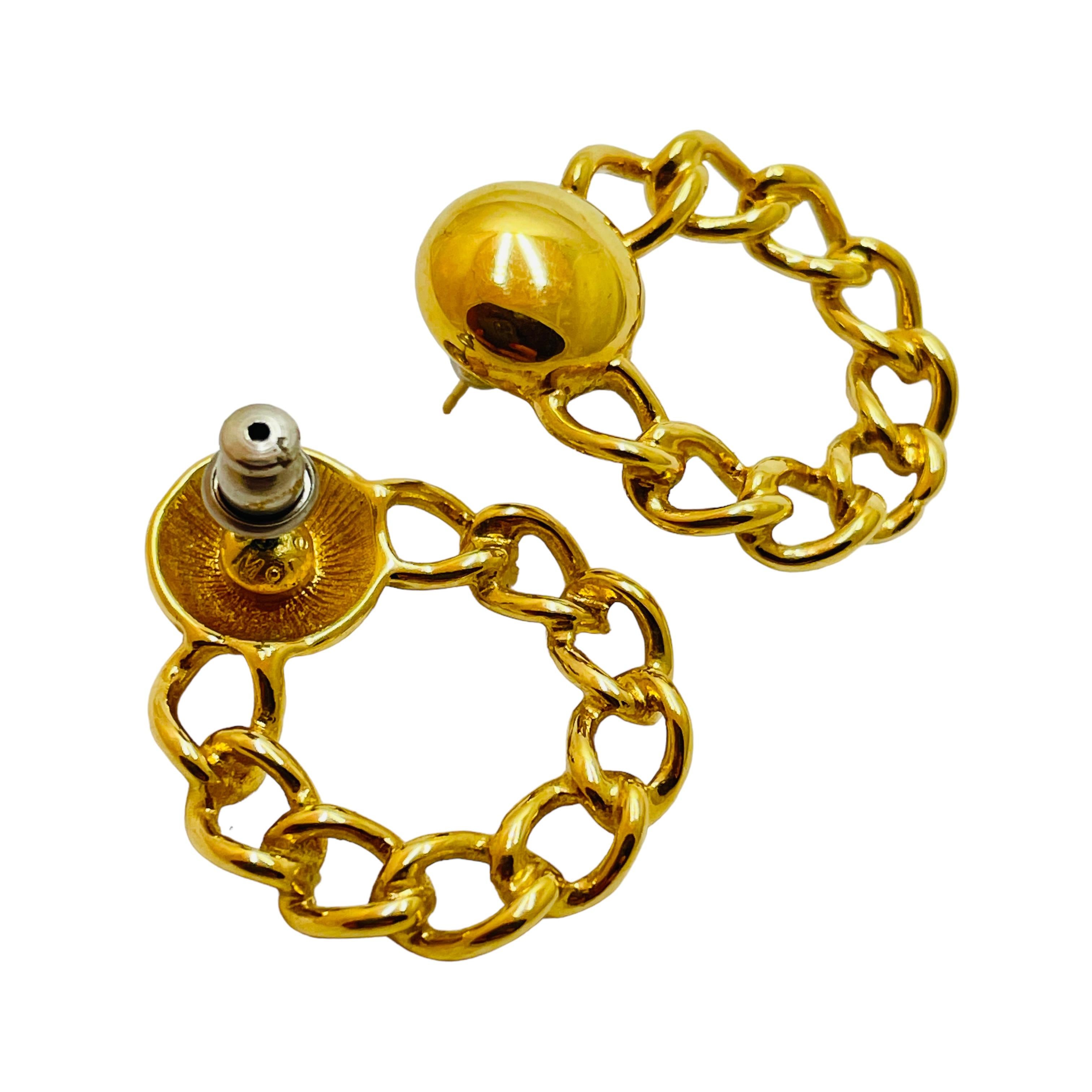 Vintage MONET gold chain pierced designer earrings In Excellent Condition For Sale In Palos Hills, IL