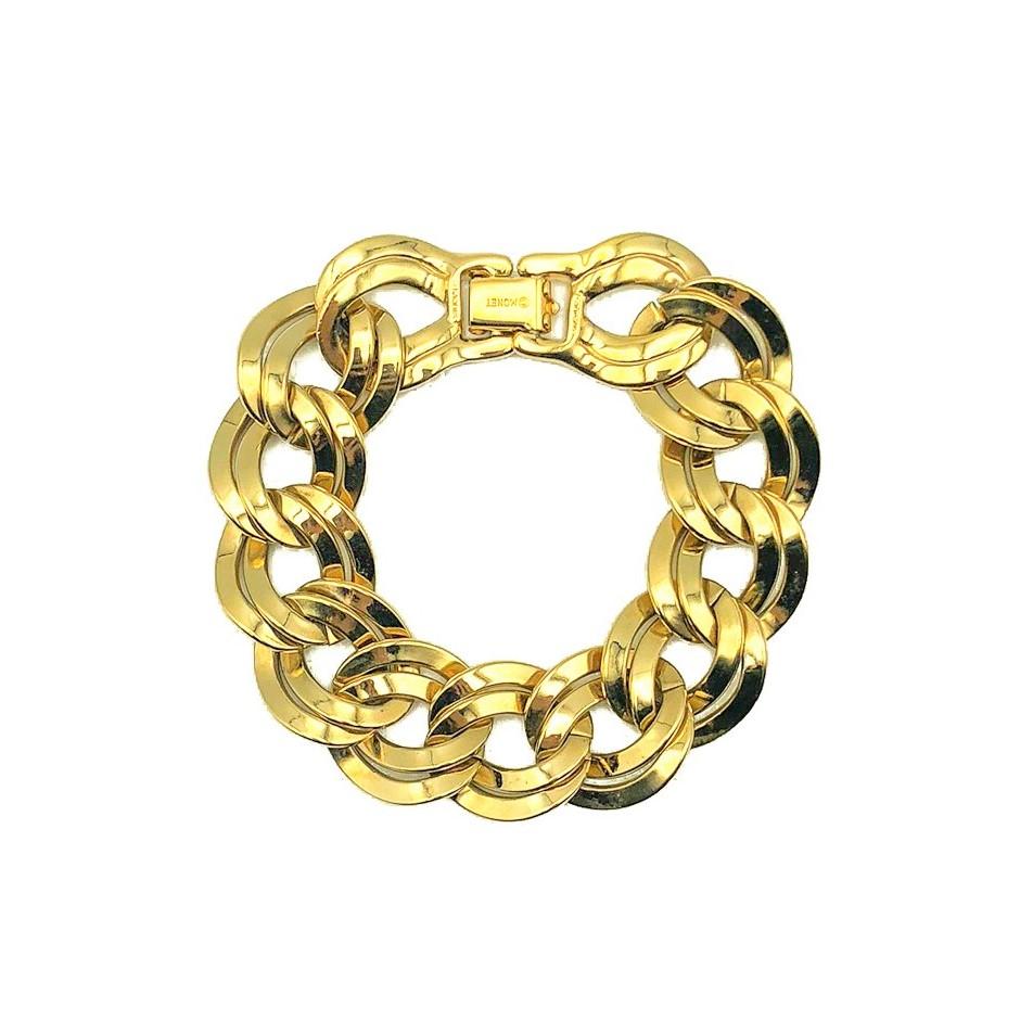 A uber cool Vintage Monet Chunky Curb Bracelet. Featuring chunky double links. Crafted in gold plated metal. Signed. In very good vintage condition. Approx. 19cms. A perfect piece for your vintage jewel box that will undoubtedly become a favourite.