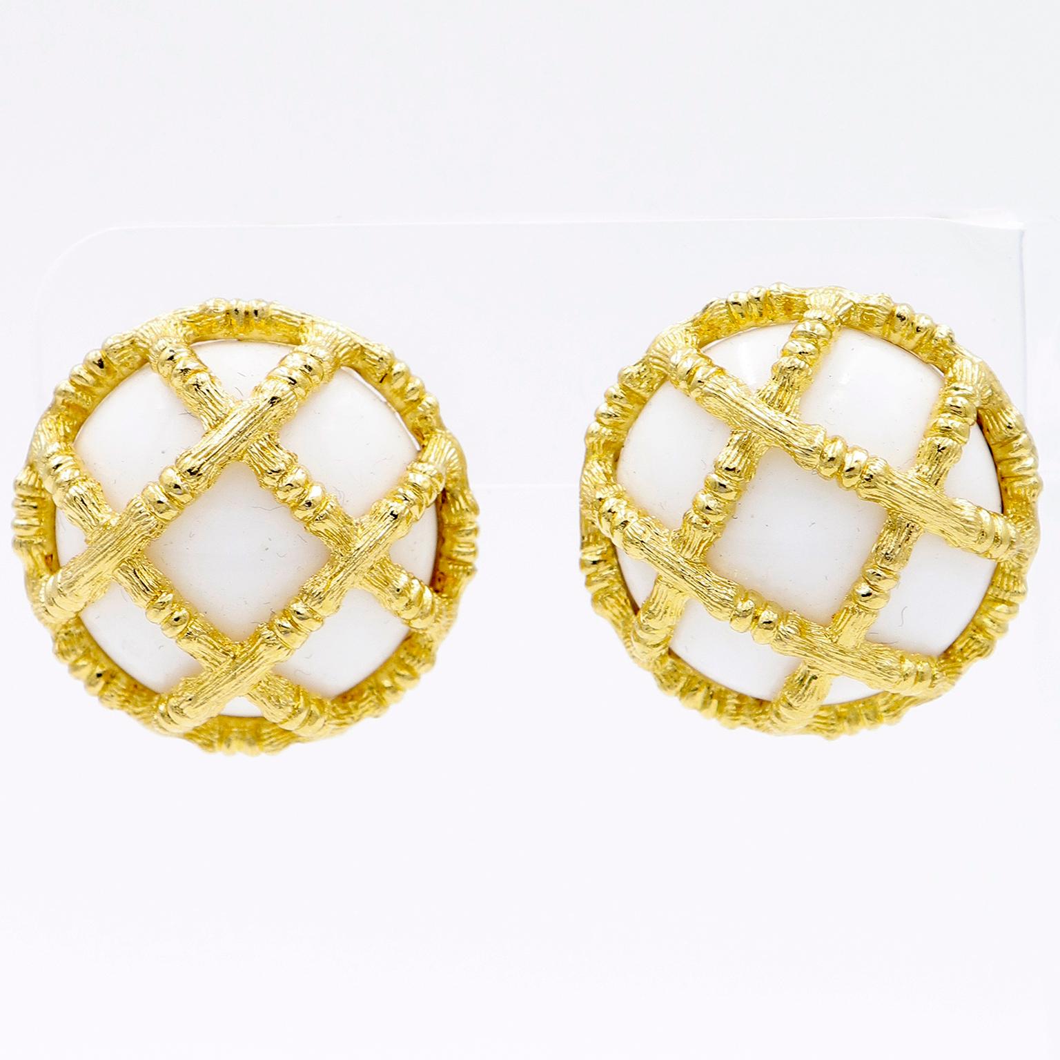 Vintage Monet Gold Kandare Kette Halskette & Ohrringe durchbohrt Set mit weißem Glas im Angebot 2