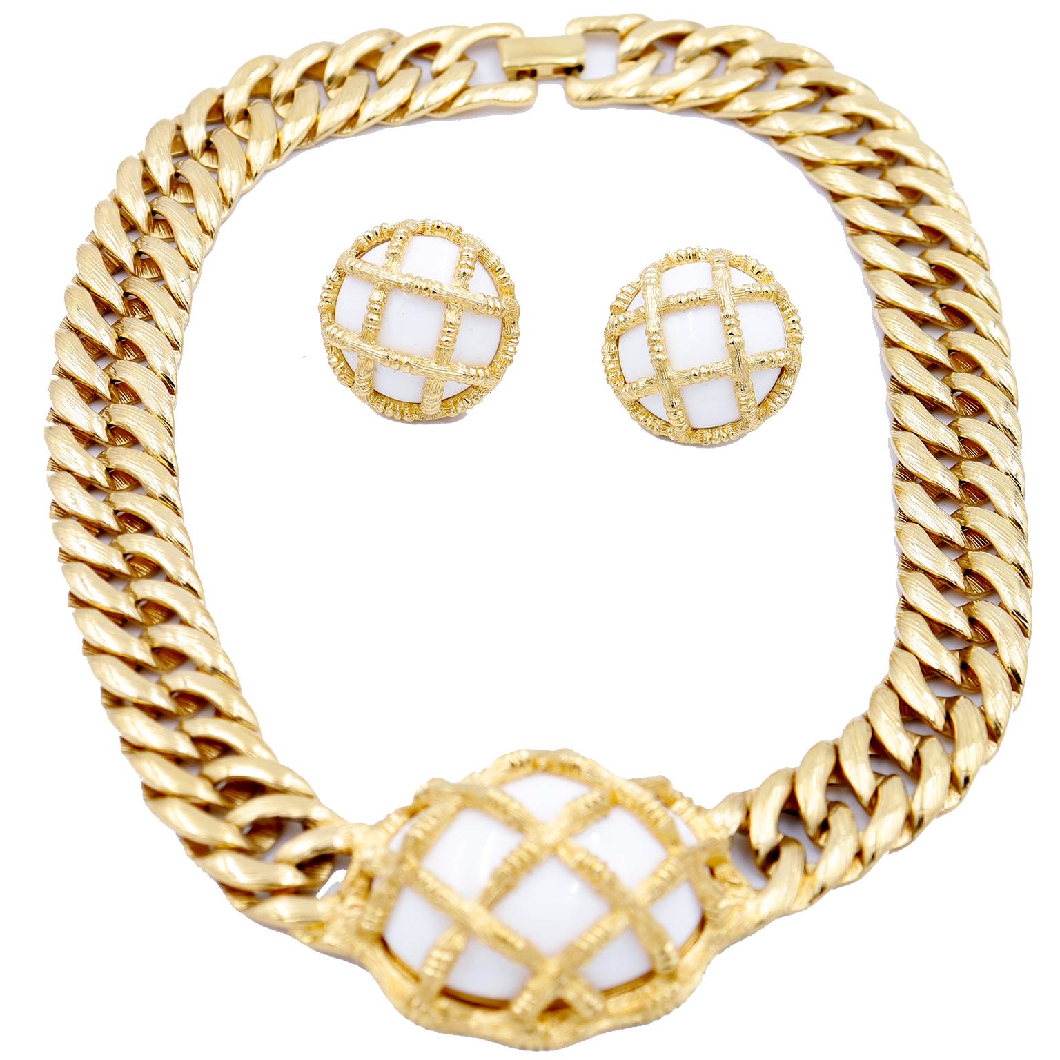 Vintage Monet Gold Kandare Kette Halskette & Ohrringe durchbohrt Set mit weißem Glas im Angebot 5