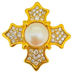 MONET Broche vintage de créateur en forme de croix de Malte en or, perles et cristal