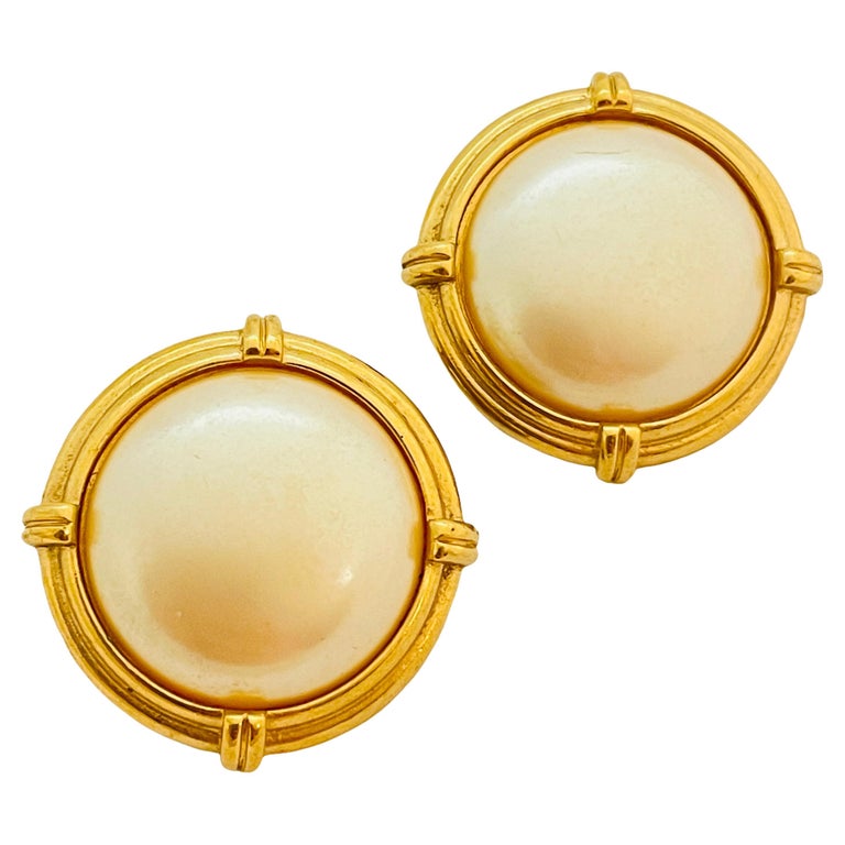 Vintage MONET gold pearl designer runway clip on earrings at 1stDibs