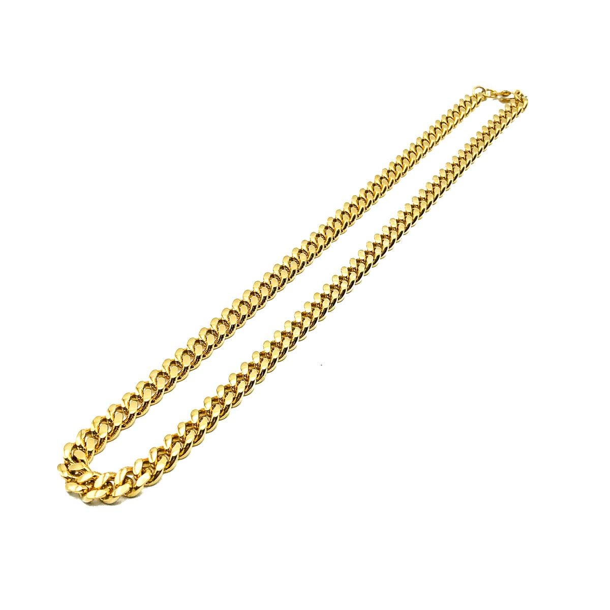 A Vintage Monet Flattened Curb Link Chain. Crafted in gold plated metal. Substantial and wonderful quality. Very good vintage condition, signed, 41cms. Wonderfully stylish for all occasions. 

Established in 2016, this is a British brand that is