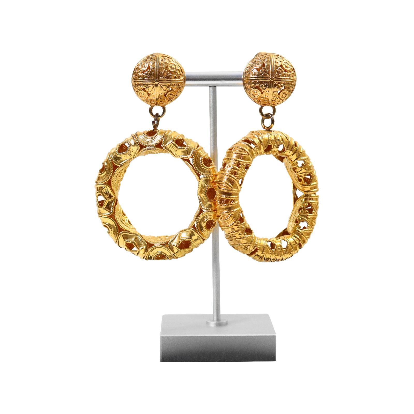 Vintage Monet Gold Tone Dangling  Etruscan Hoop Earrings Circa 1980s In Good Condition For Sale In New York, NY