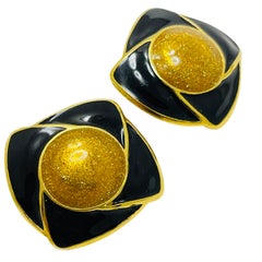 Pendientes vintage MONET de esmalte dorado de diseño de pasarela