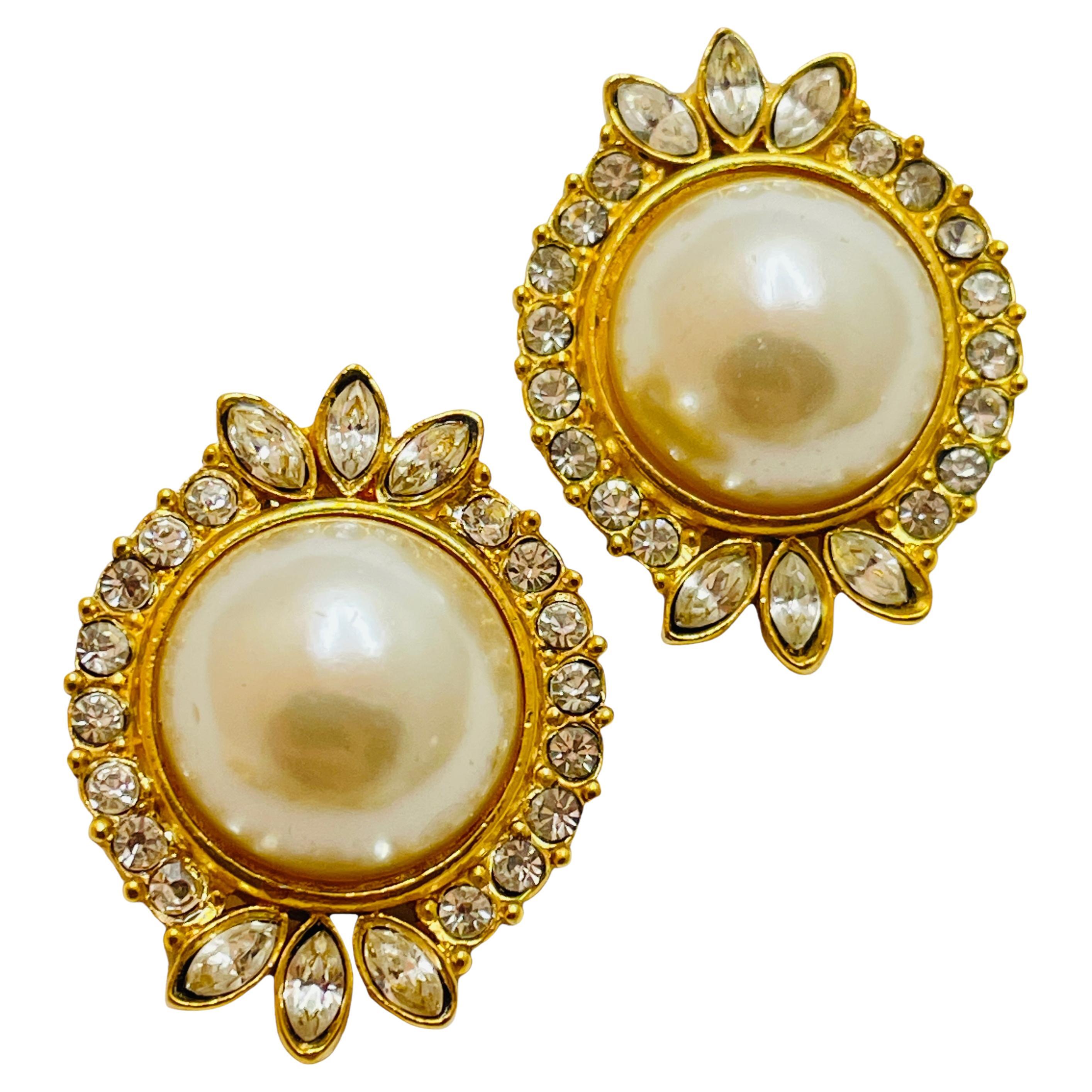 Vintage gold pearl rhinestone clip on earrings For Sale