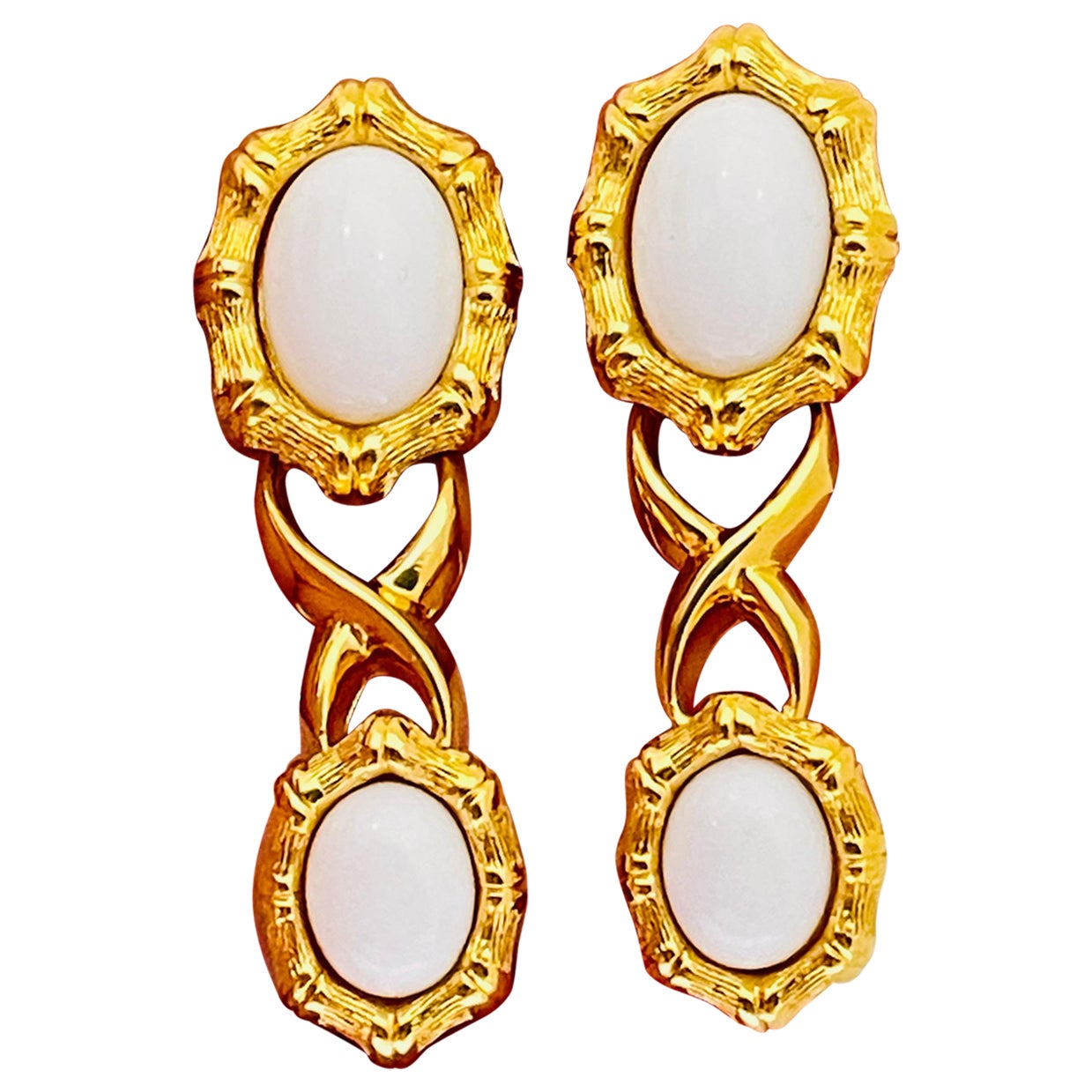 Pendientes vintage MONET de oro blanco lucita de diseño de pasarela