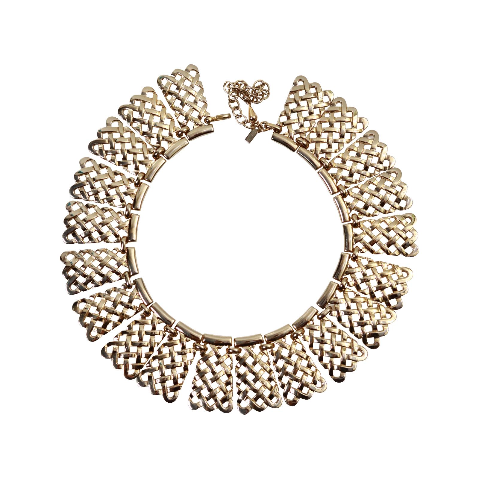 Vintage Monet Lattice Collar Necklace Circa 1980s In Excellent Condition For Sale In New York, NY