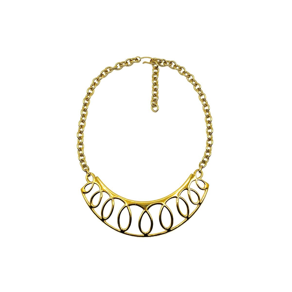 A Vintage Monet Loop Necklace. A stylish chunky currb chain gives way to an impressive loop design collar front for dramatic effect. 
Vintage Condition: Very good without damage or noteworthy wear 
Materials: Gold Plated Metal
Signed: