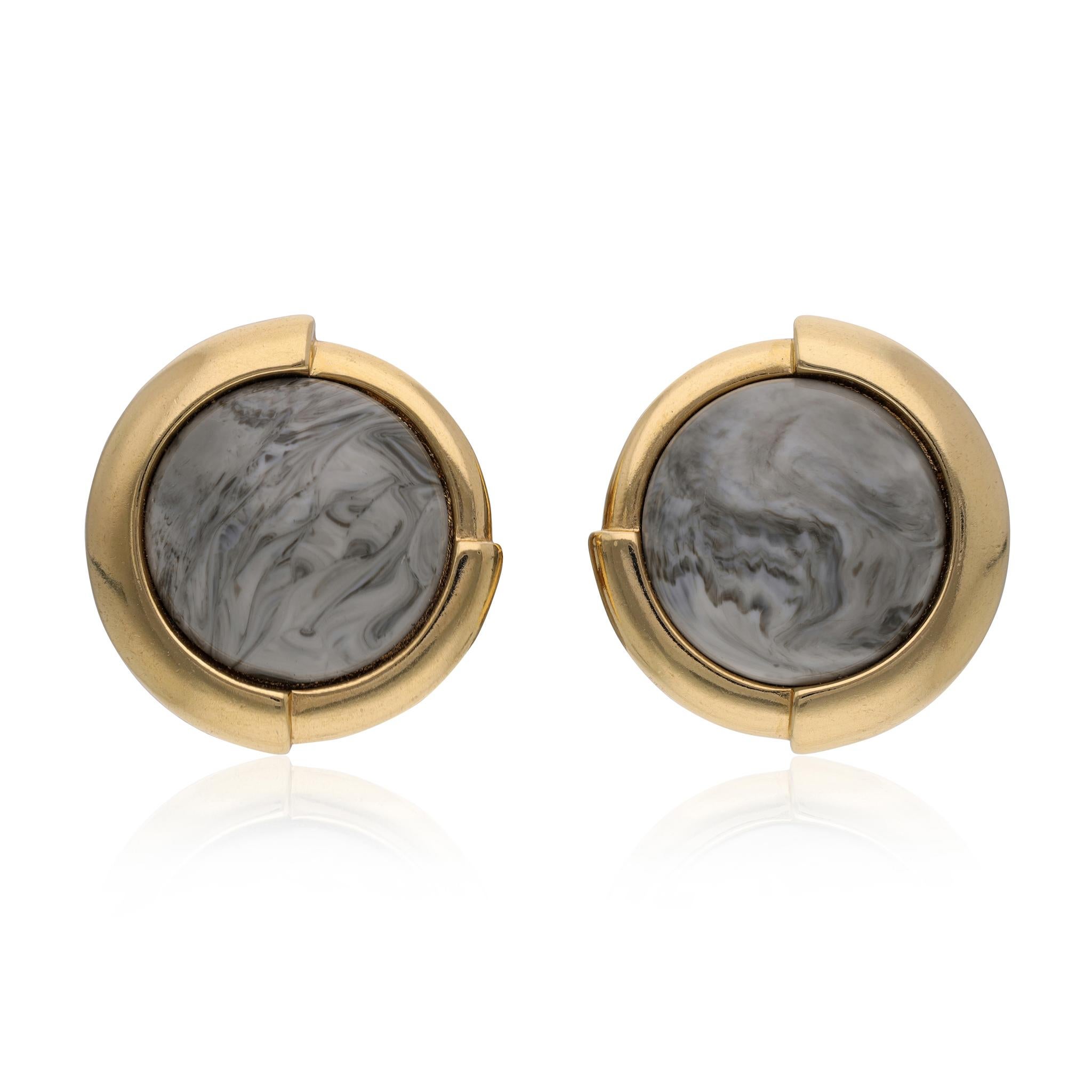 1980's Monet marbelised enamel ear clips, a stylish duo of eternal earrings that shimmer with individuality. A timeless pair of earrings that are sure to make a statement. These vintage Monet marbelised enamel ear clips capture a unique and chic