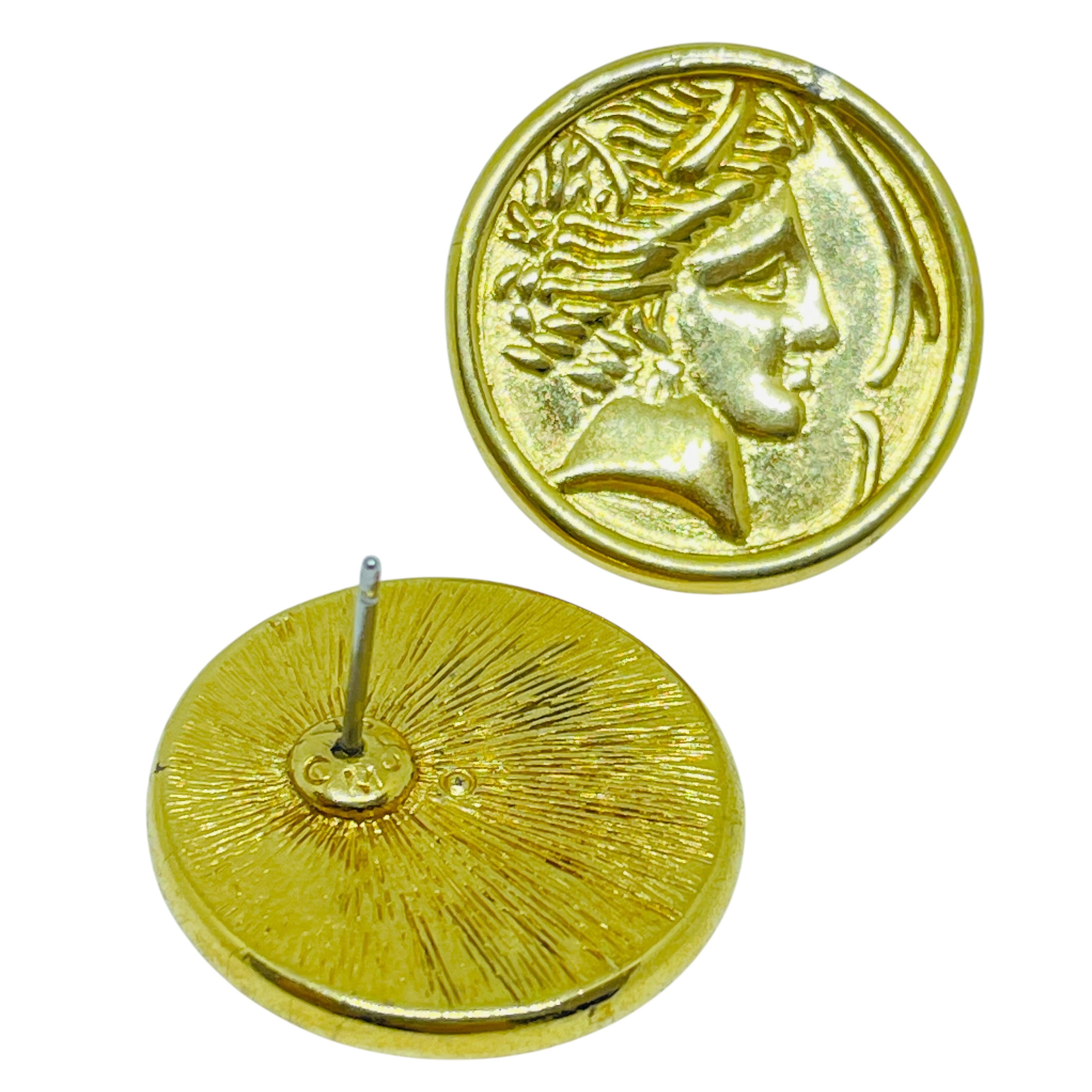 Vintage MONET signed gold coin Roman Etruscan post earrings In Good Condition For Sale In Palos Hills, IL