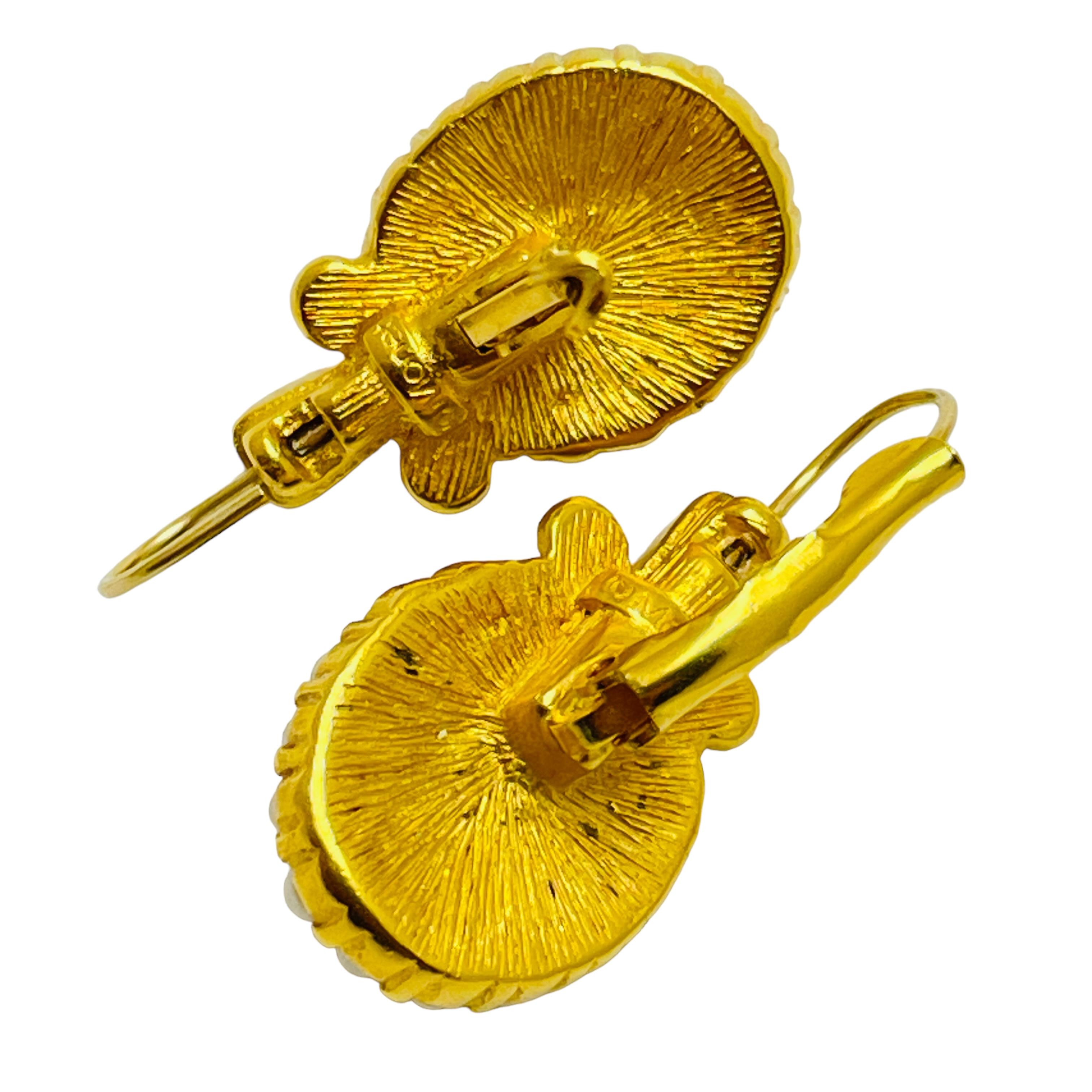 Vintage MONET signed gold pearl glass drop designer earrings In Good Condition In Palos Hills, IL