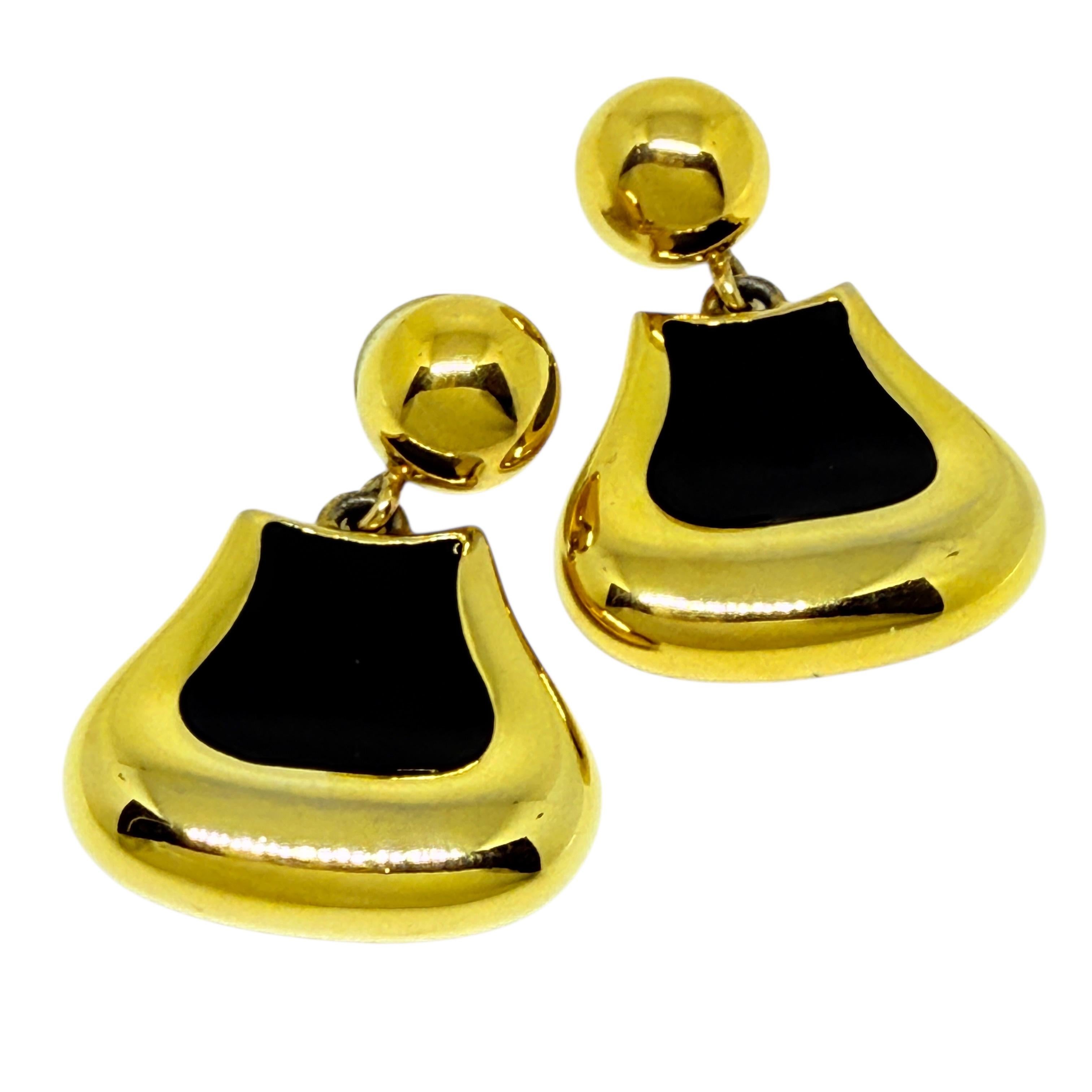 Orecchini pendenti firmati Monet d'epoca in smalto nero tono oro in vendita 1