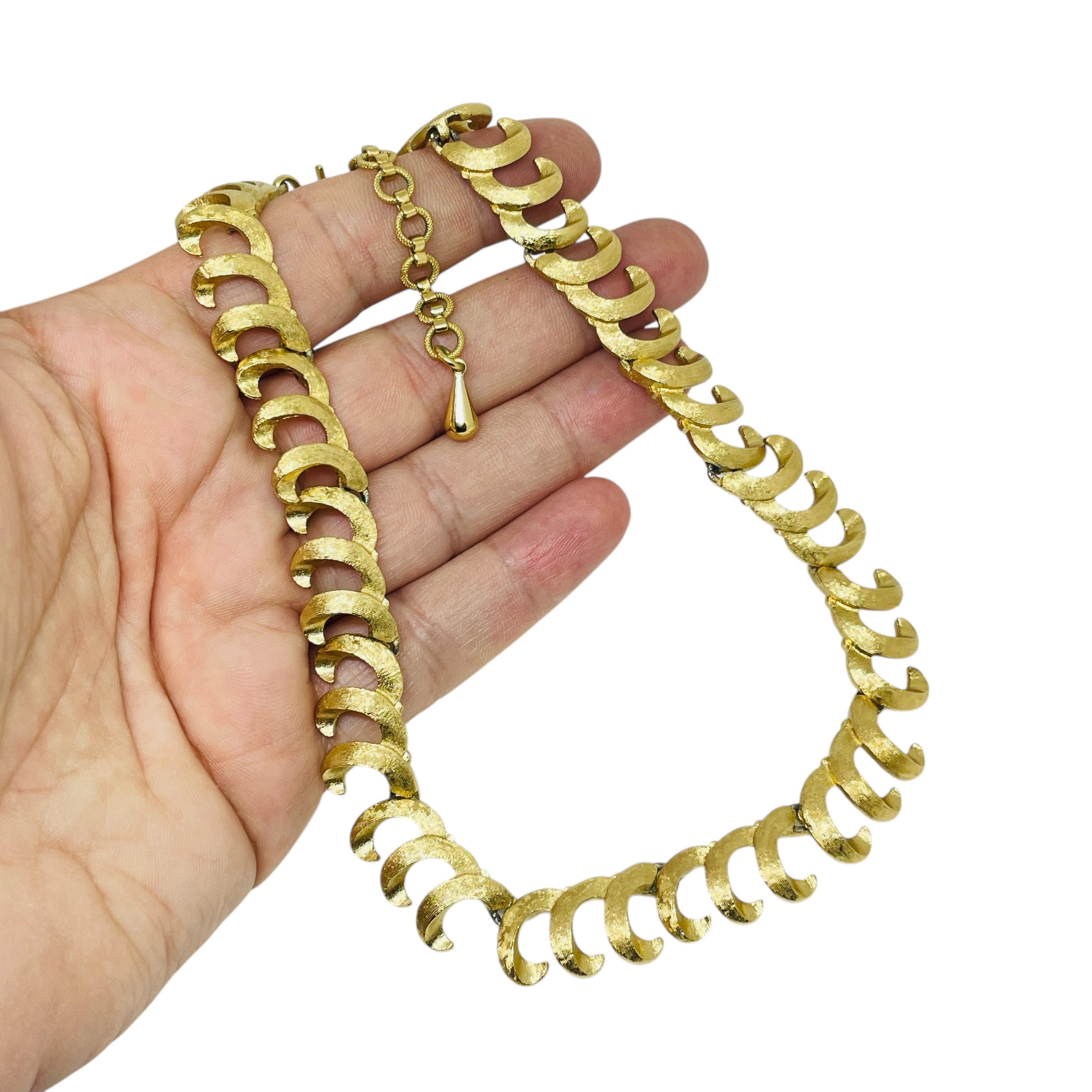 Collana d'epoca firmata MONET in tonalità oro in vendita 1