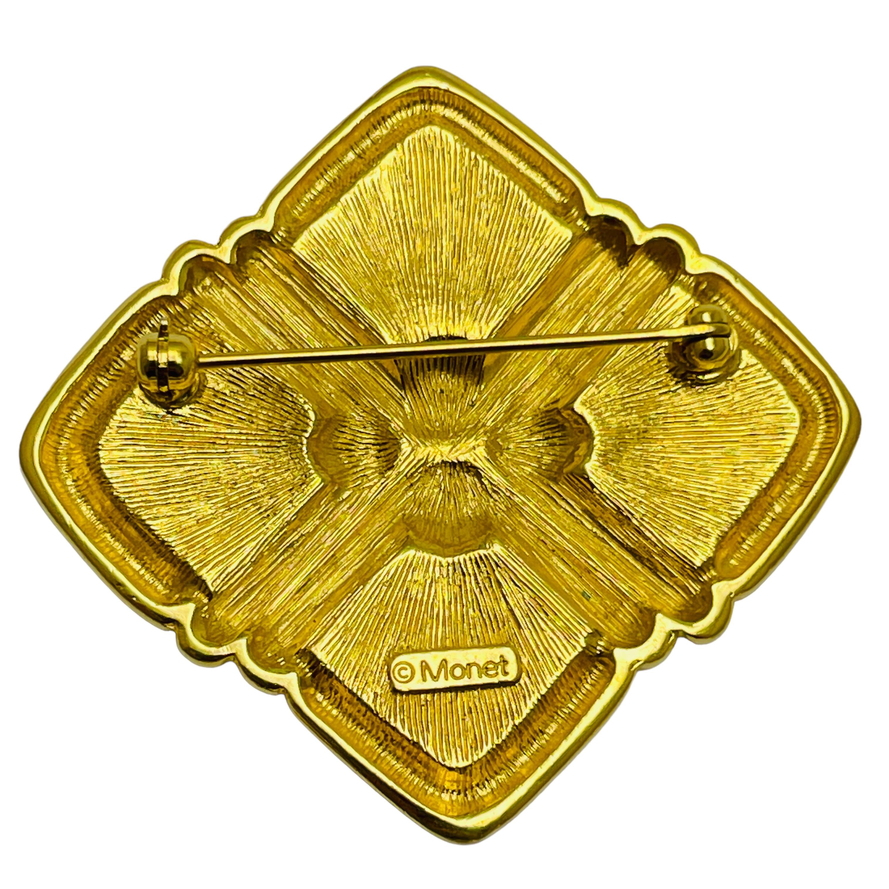 Vintage MONET signed gold tone enamel designer brooch In Good Condition For Sale In Palos Hills, IL