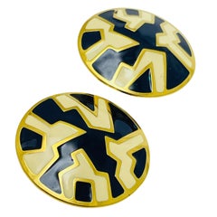 Orecchini a clip d'epoca firmati Monet, smaltati in oro e di design modernista