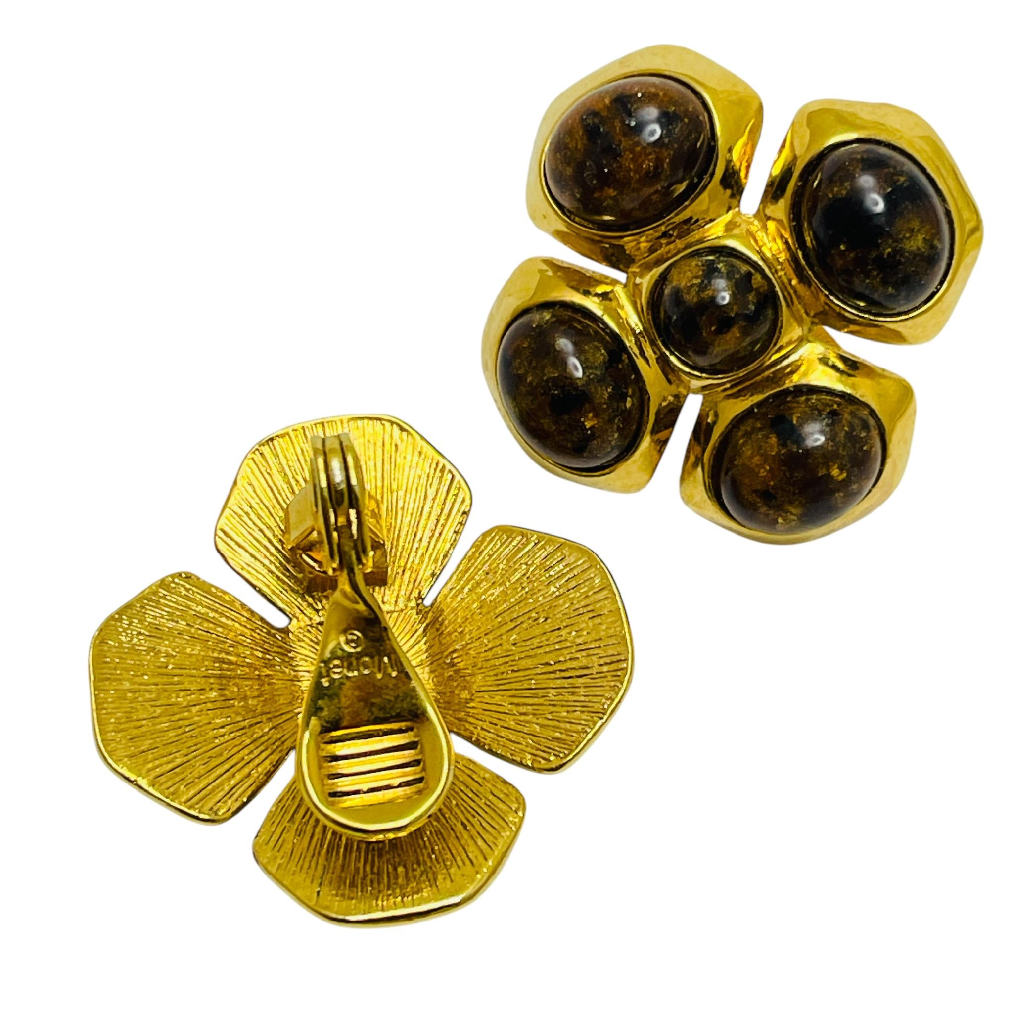 Vintage MONET signed gold tone Maltese cross designer runway clip on earrings In Good Condition For Sale In Palos Hills, IL