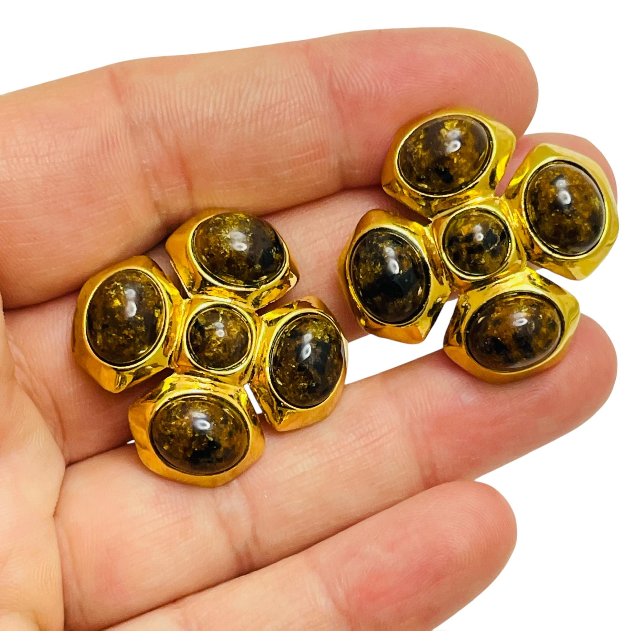Women's Vintage MONET signed gold tone Maltese cross designer runway clip on earrings For Sale