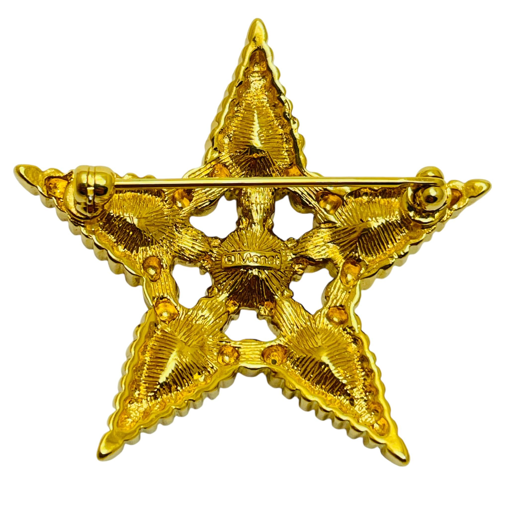 Broche étoile de créateur vintage MONET signée, couleur or et strass rouge Bon état - En vente à Palos Hills, IL