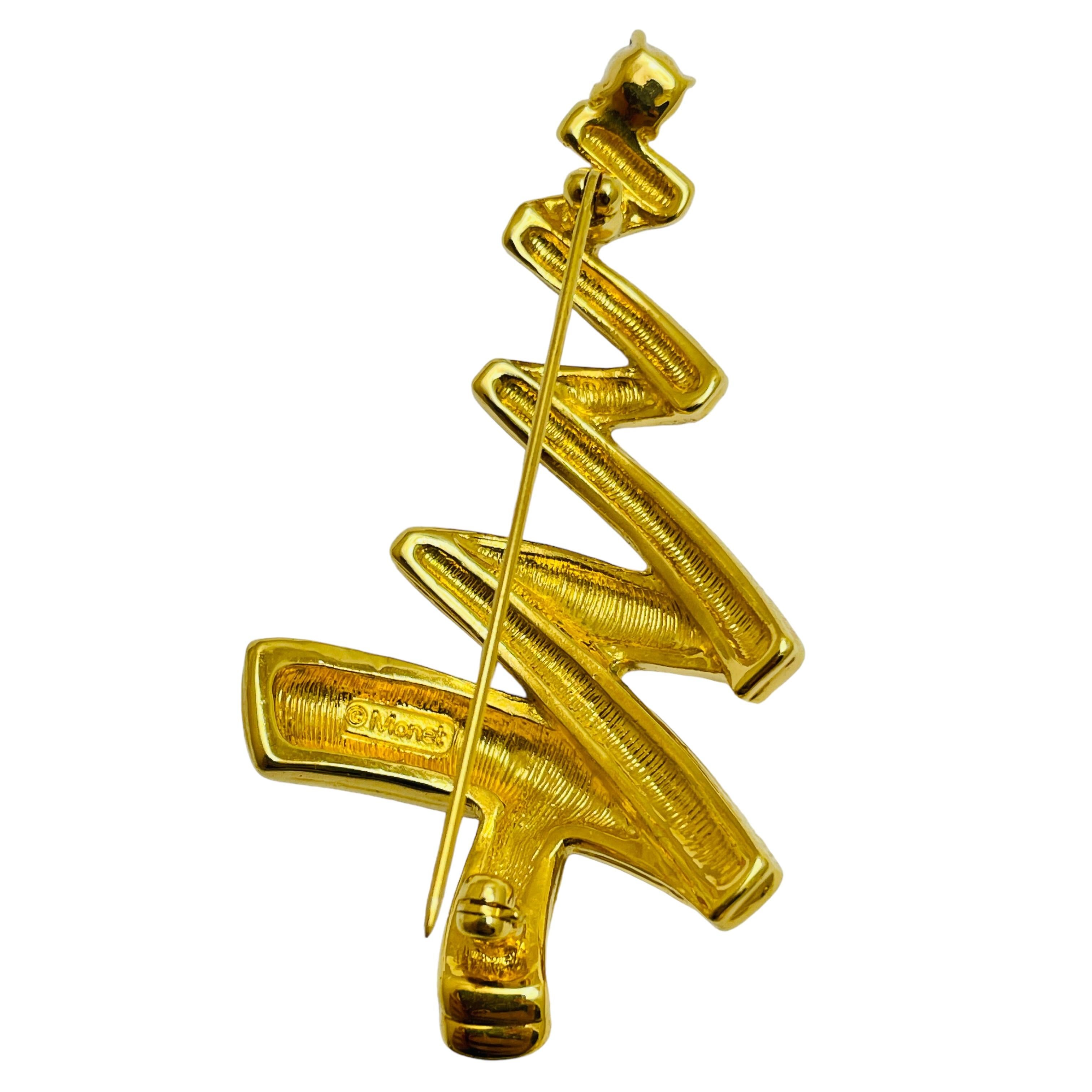 Vintage MONET signed gold tone rhinestone Christmas tree designer brooch In Good Condition For Sale In Palos Hills, IL