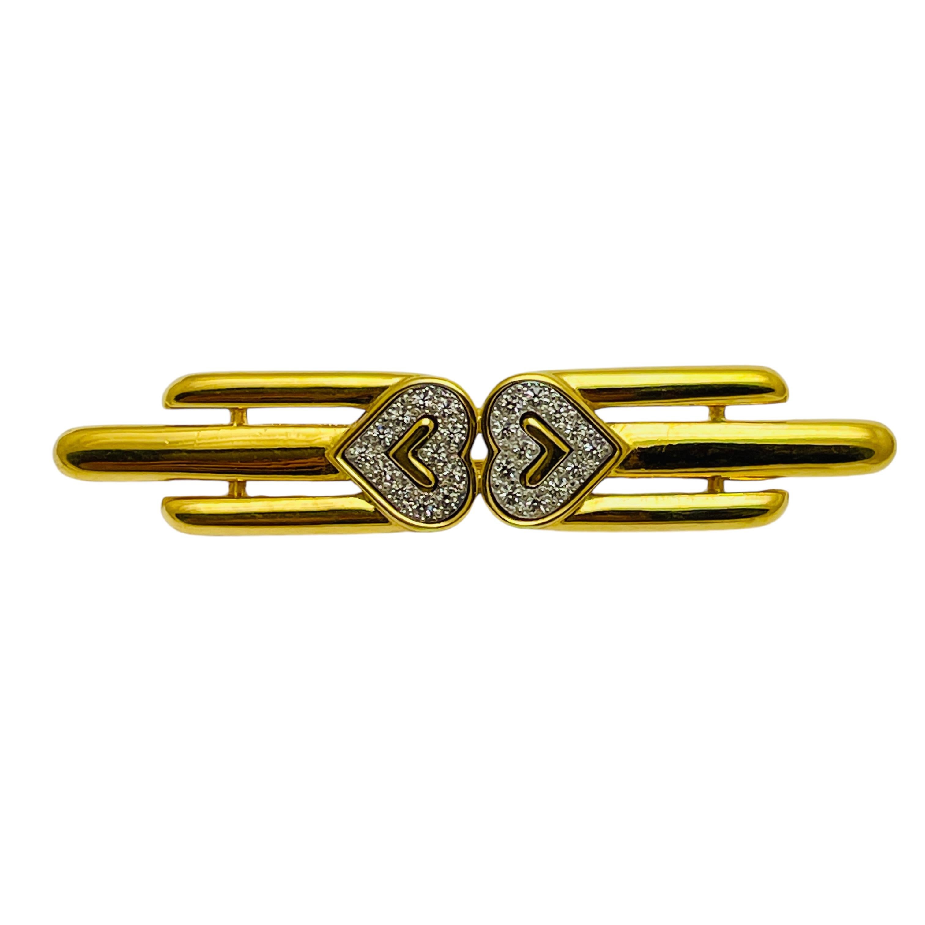 DETAILS

• signed MONET  

• gold tone with rhinestones  

• vintage designer brooch

MEASUREMENTS  

• 

CONDITION

•  very good vintage condition with minimal signs of wear 

 Sku 47

❤️❤️  VINTAGE DESIGNER JEWELRY ❤️❤️

❤️❤️  ALEXANDER’S BOUTIQUE