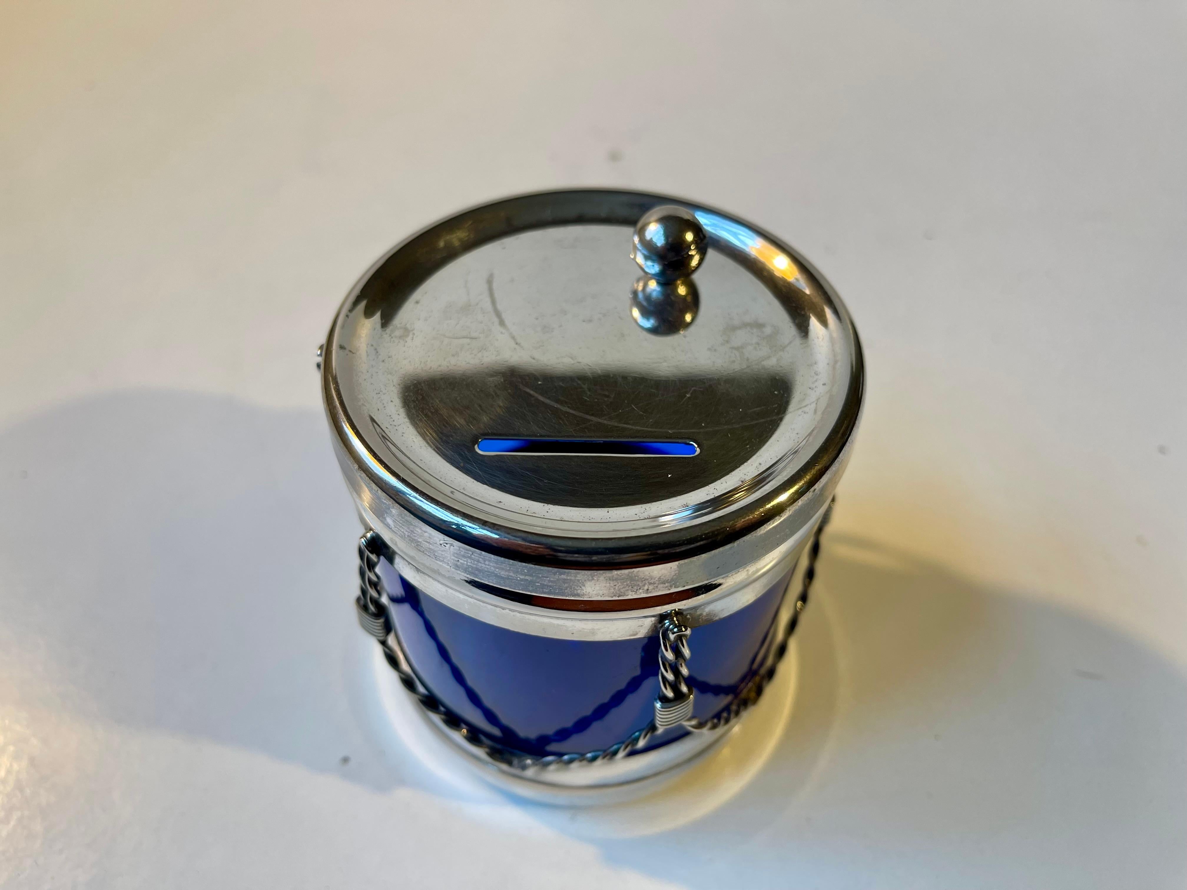 Mid-Century moderno Fusto salvadanaio d'epoca in vetro blu e placca d'argento, anni '70 in vendita