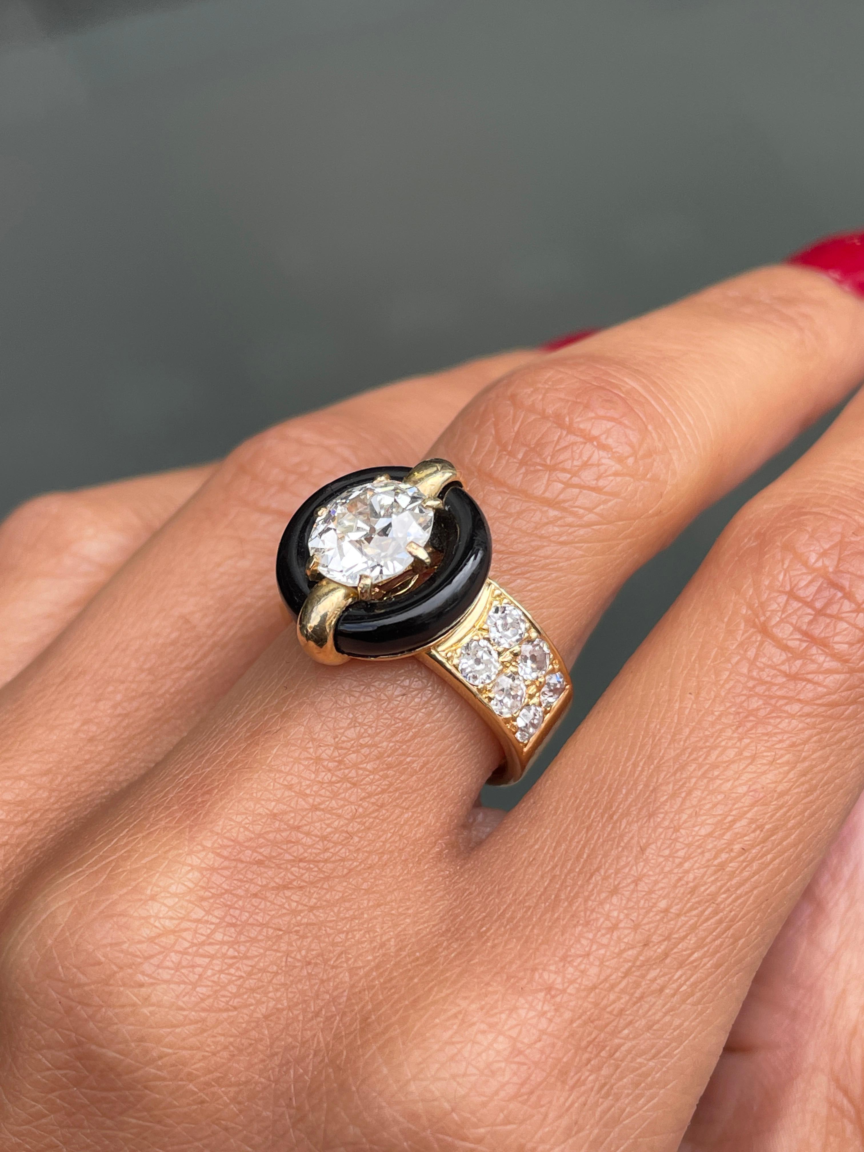 Vintage Montres Mauboussin 1.84ct Old Cut Diamond and Onyx 18K Gold Ring, French In Good Condition For Sale In London, GB