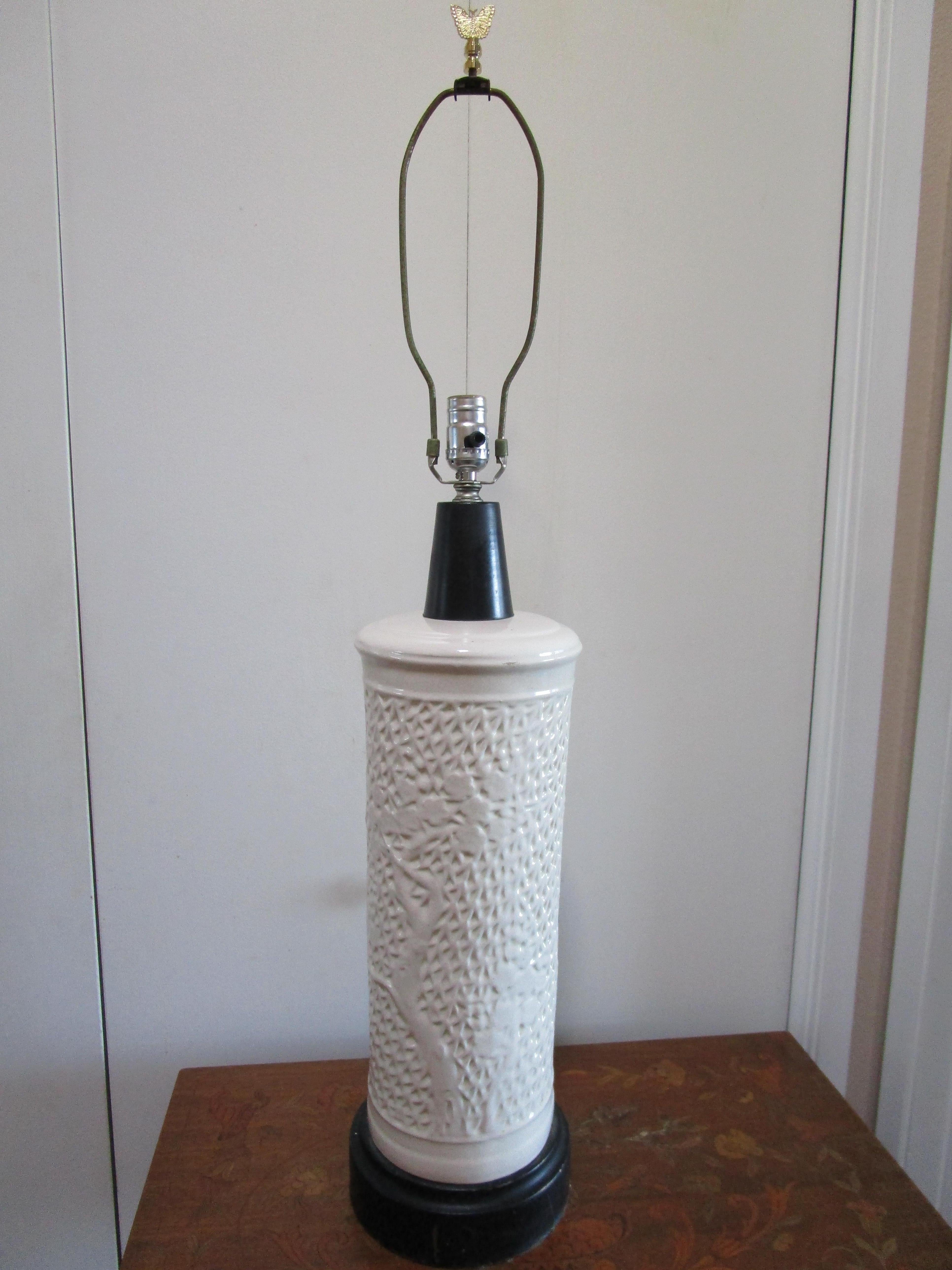 Vintage Monumental Blanc de Chine Embossed White Table Lamp, High Relief Design For Sale 1