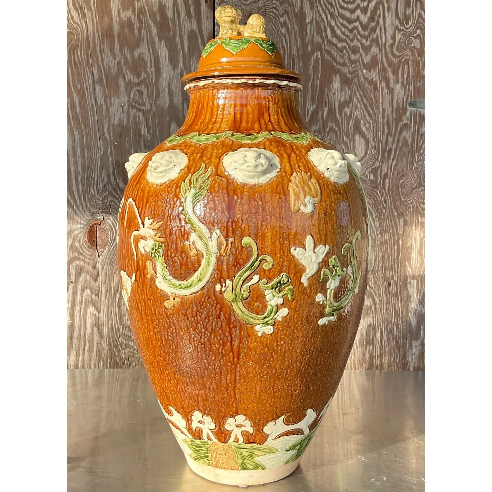 Chinois Urne monumentale vintage en poterie bohème Martaban en vente