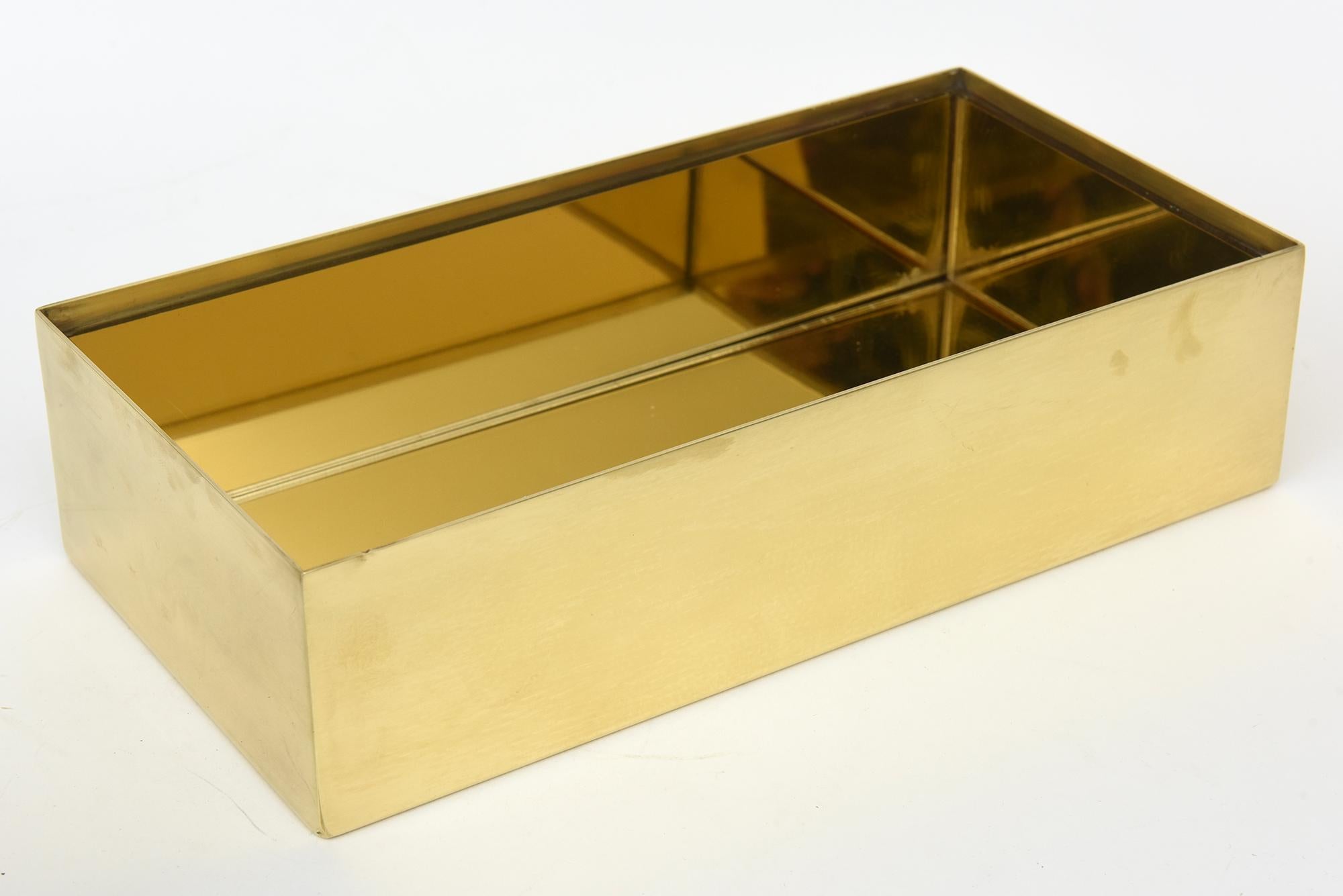 Scatola monumentale d'epoca in ottone, oro e lucite Accessorio da scrivania raro in vendita 3