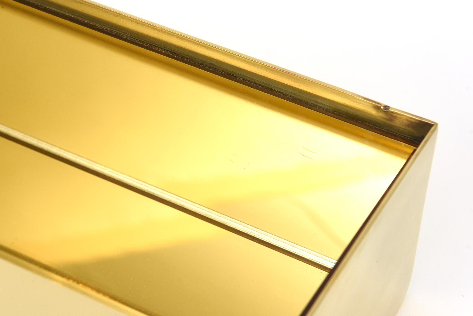 Scatola monumentale d'epoca in ottone, oro e lucite Accessorio da scrivania raro in vendita 5