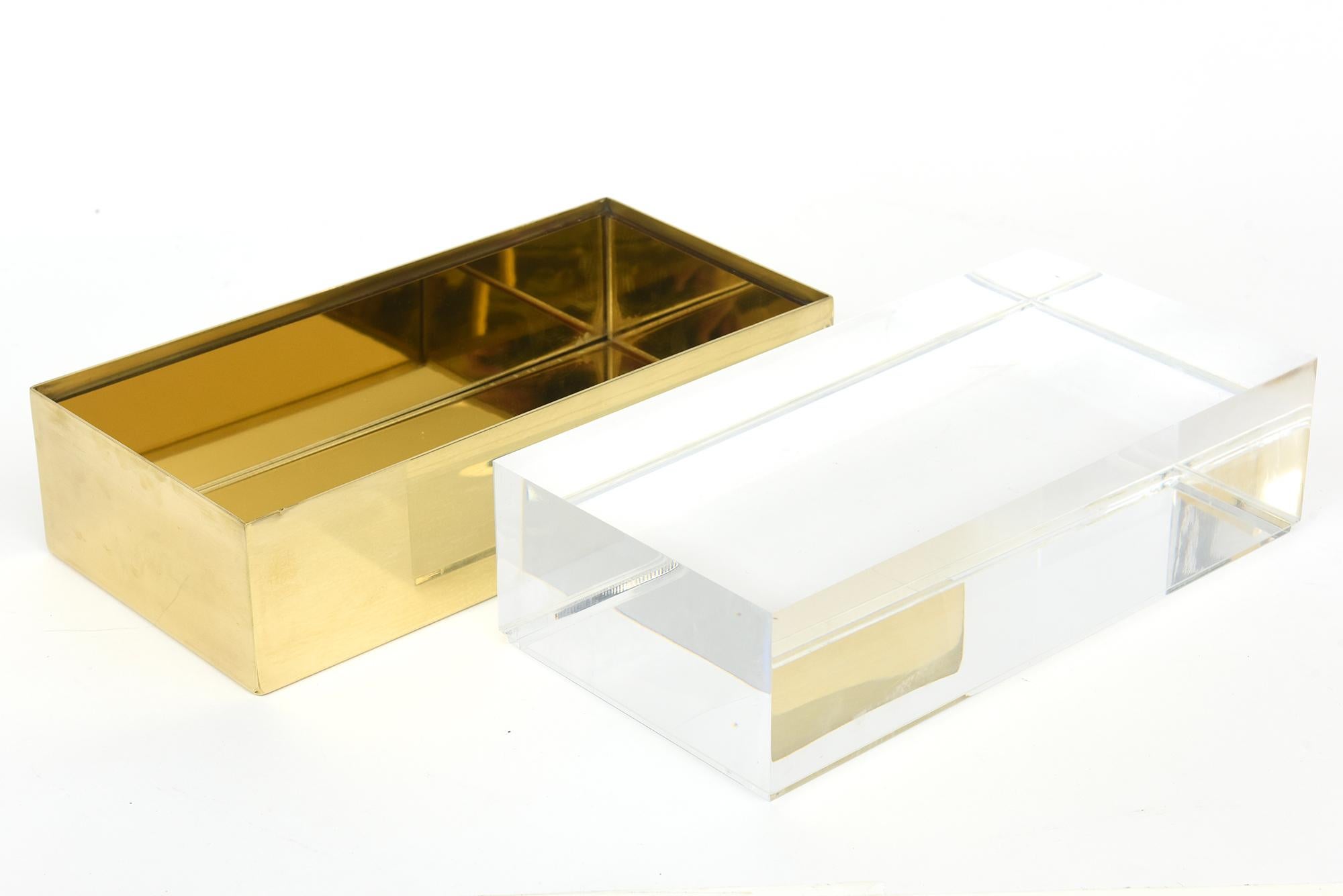 Fine XX secolo Scatola monumentale d'epoca in ottone, oro e lucite Accessorio da scrivania raro in vendita