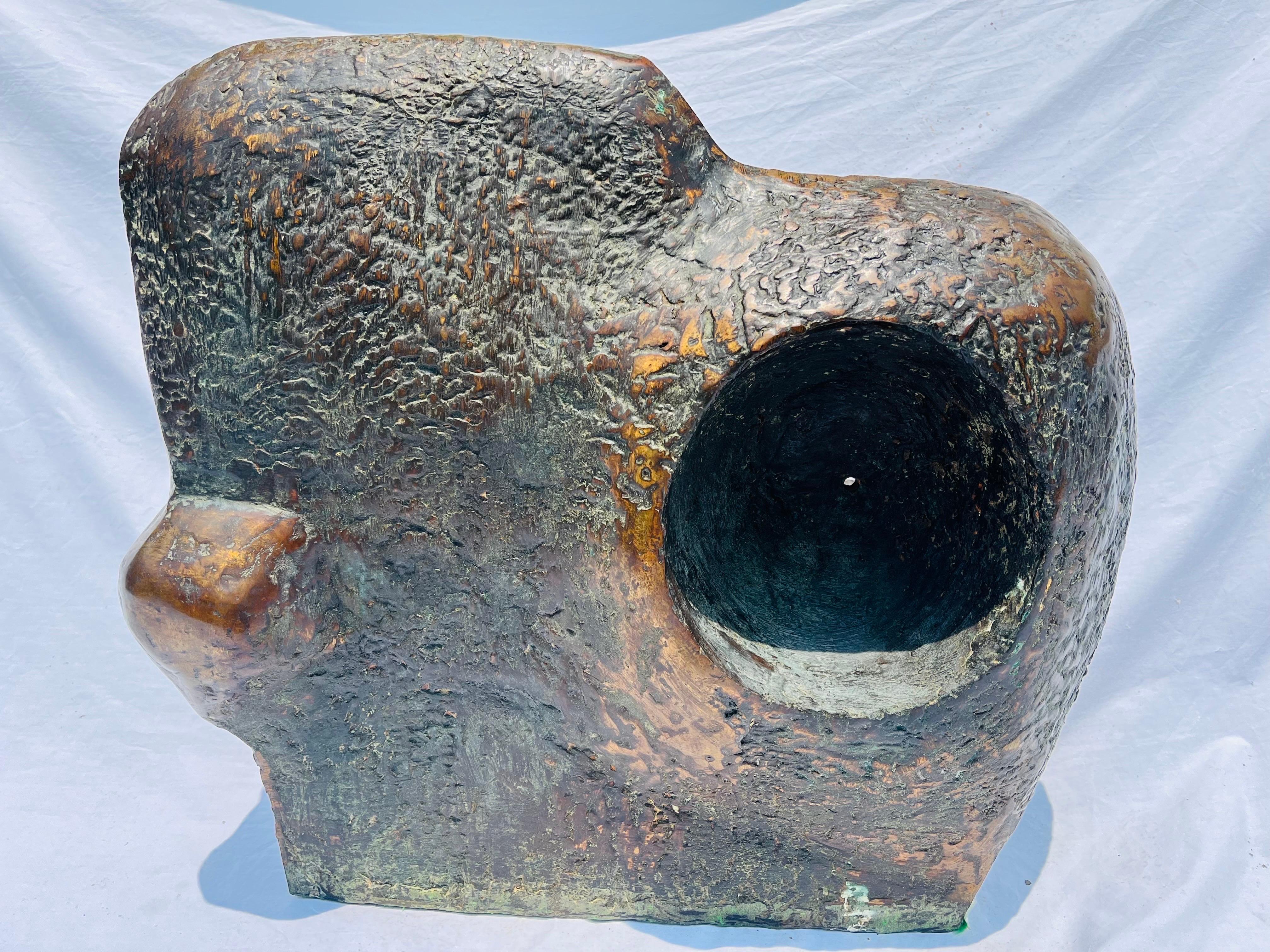 Monumentale abstrakte Biomorphe Vintage-Skulptur aus Bronze über zwei Füßen im Angebot 9