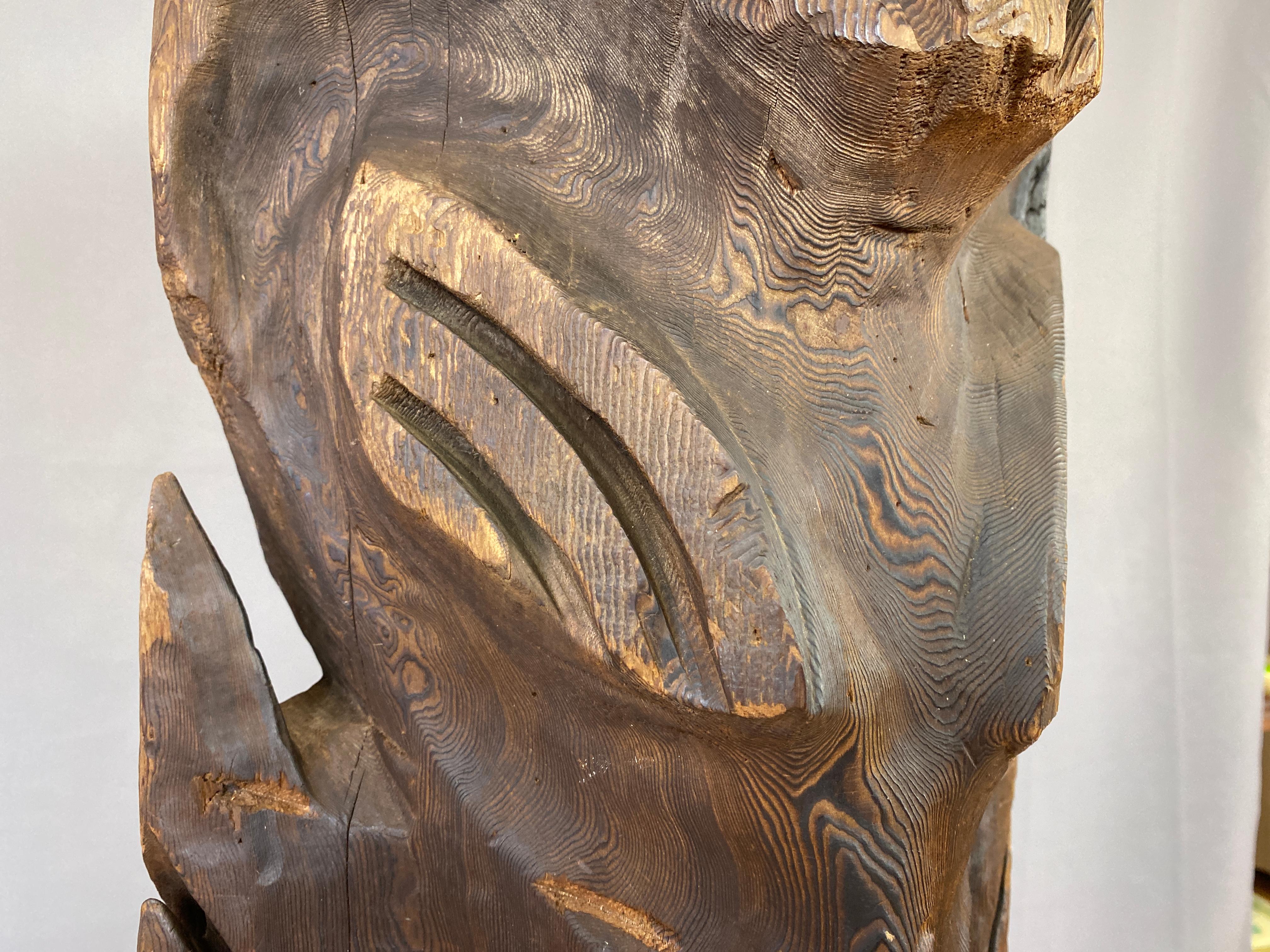 Sculpture monumentale Tiki en bois sculpté vintage en vente 5
