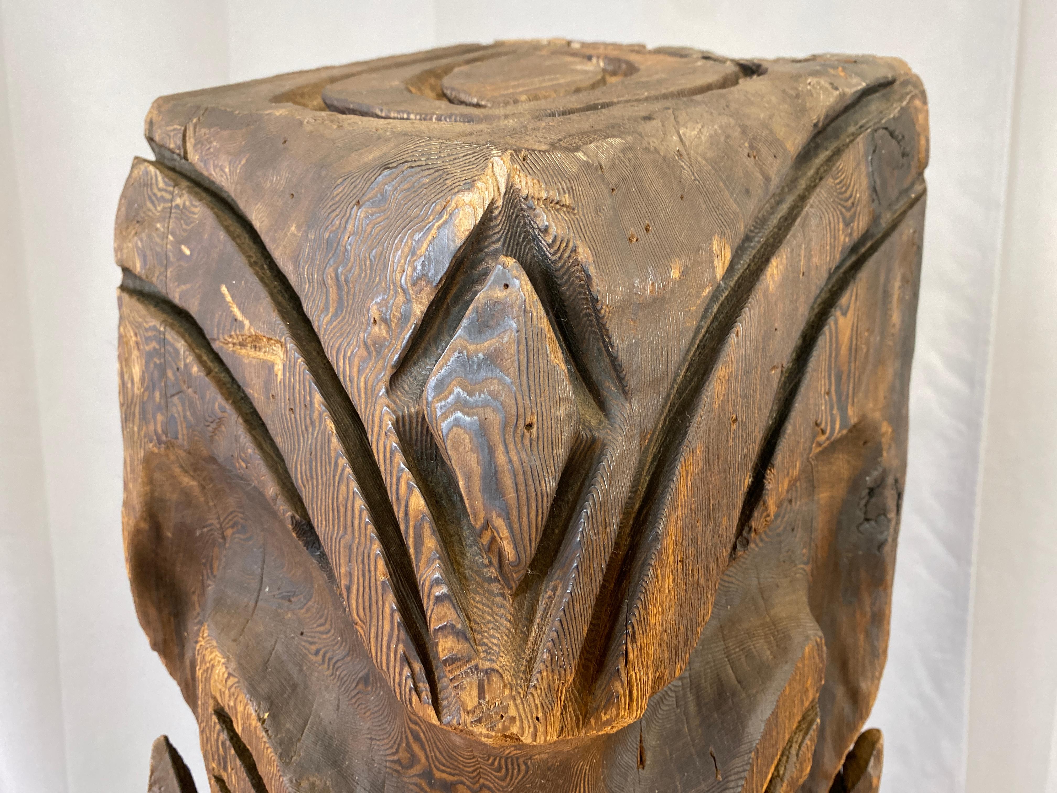 Sculpture monumentale Tiki en bois sculpté vintage en vente 8
