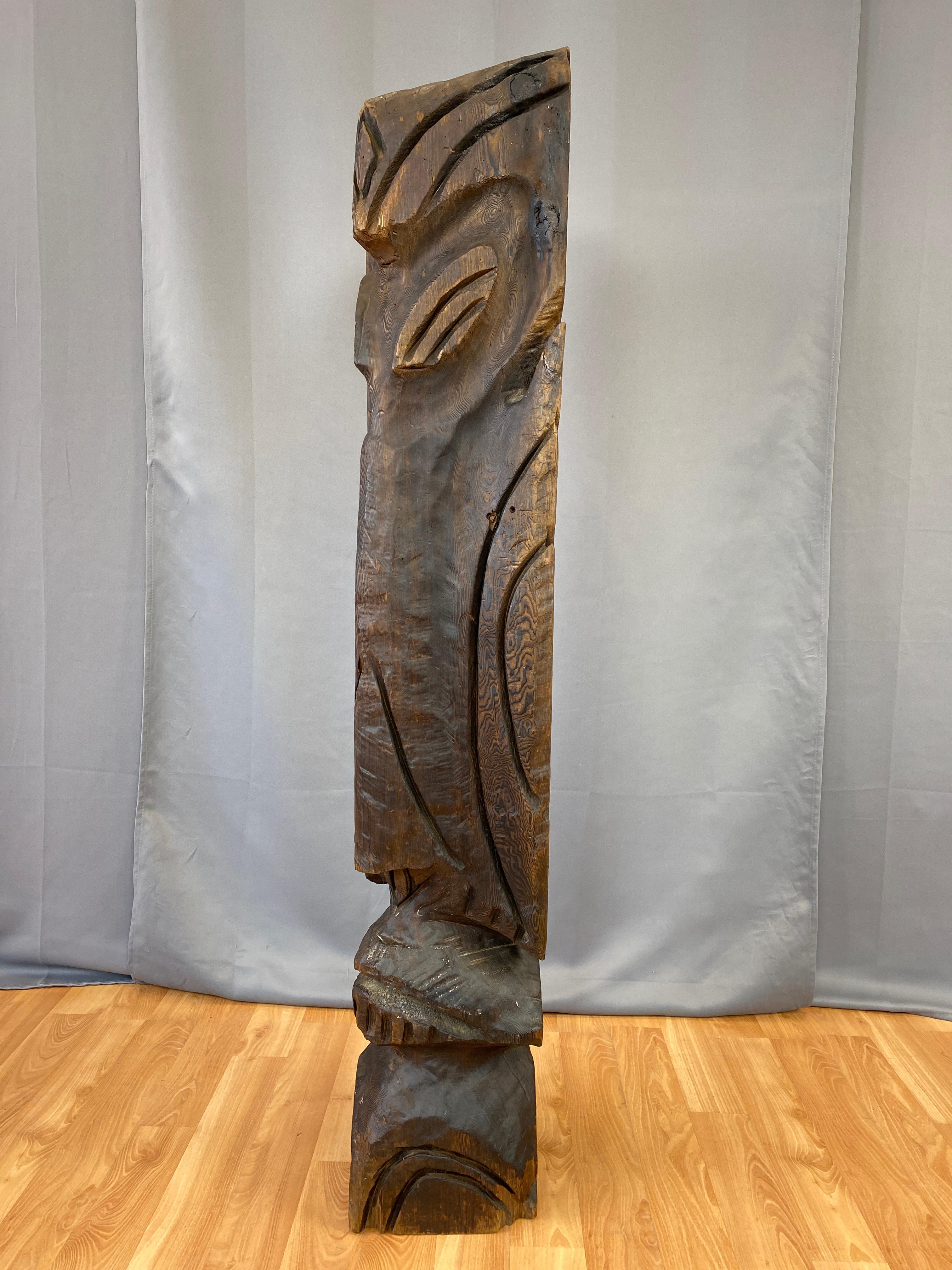 Brutalisme Sculpture monumentale Tiki en bois sculpté vintage en vente