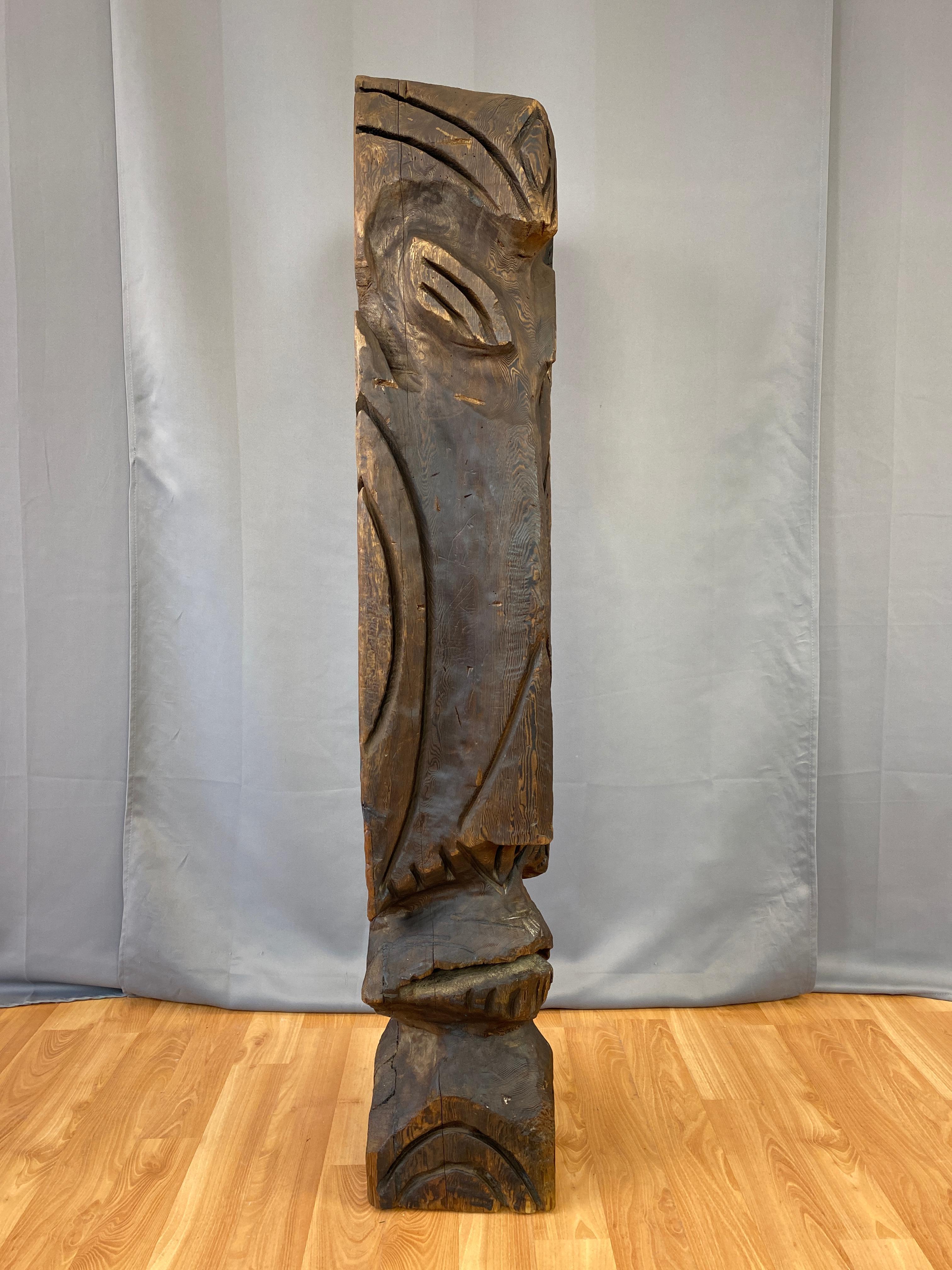 Escultura Tiki Vintage Monumental de Madera Tallada Estadounidense en venta