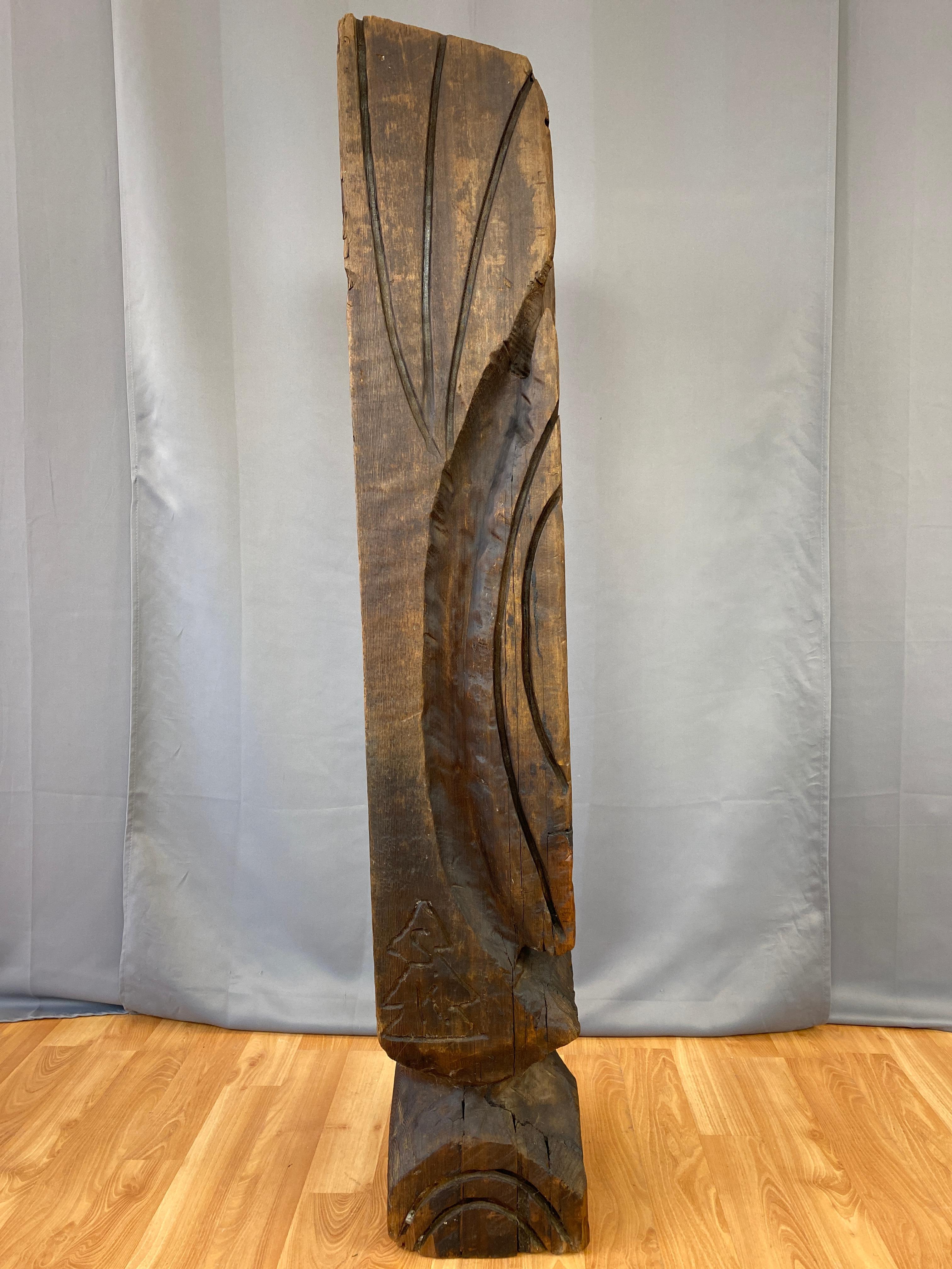 Bois Sculpture monumentale Tiki en bois sculpté vintage en vente