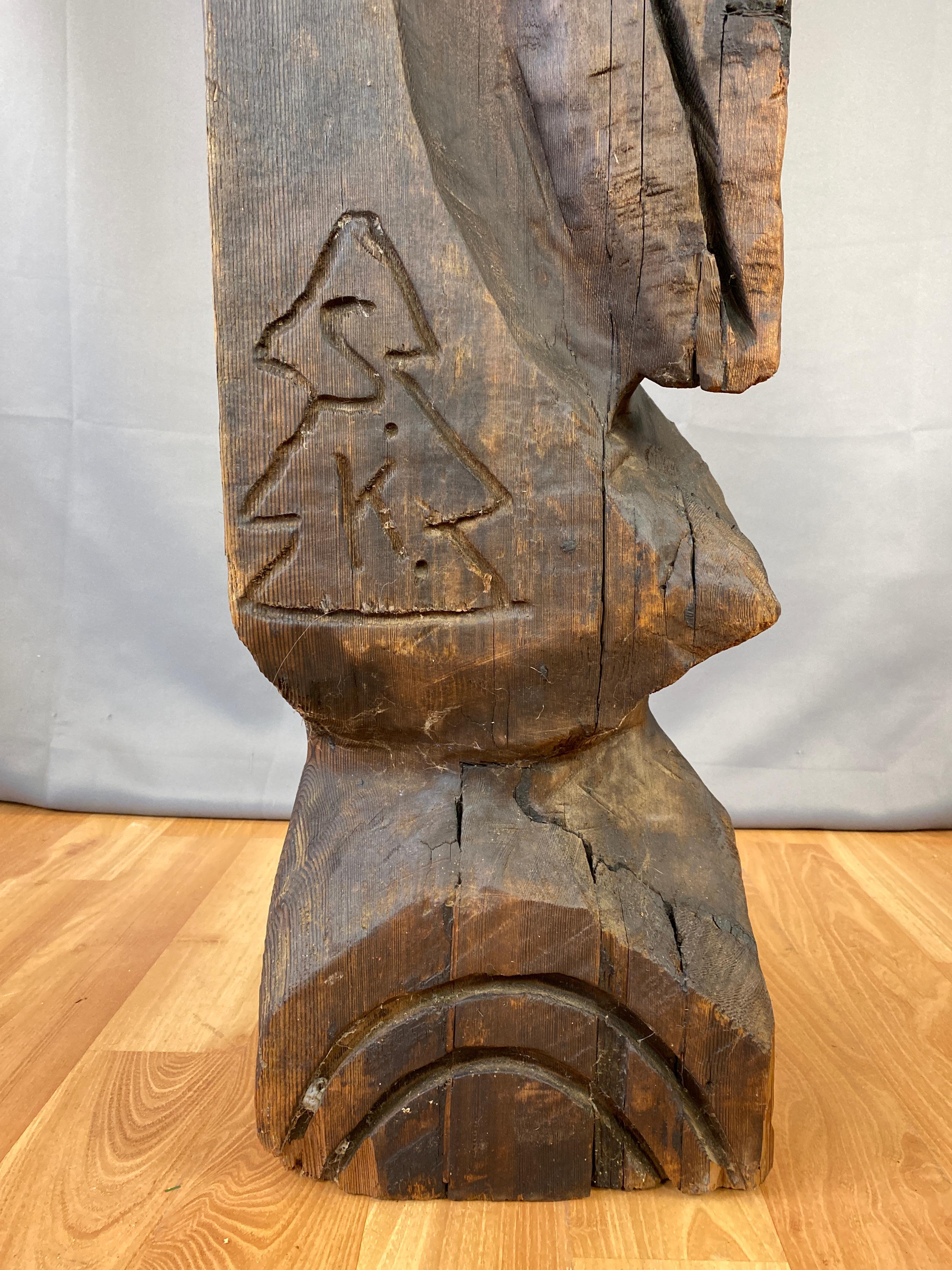 Sculpture monumentale Tiki en bois sculpté vintage en vente 1