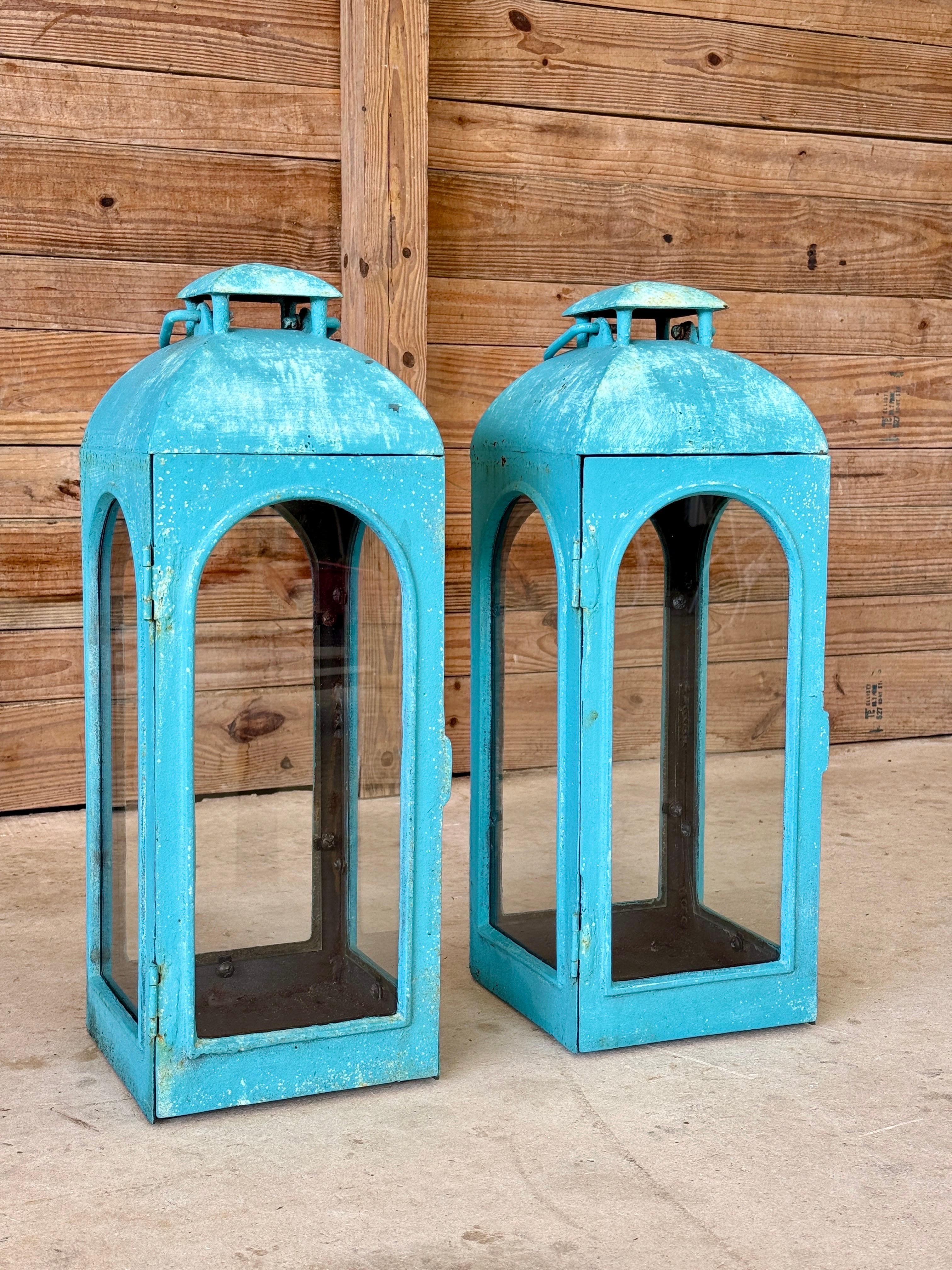 Lanterne monumentali d'epoca in ghisa con finitura turchese invecchiato - Coppia in vendita 7