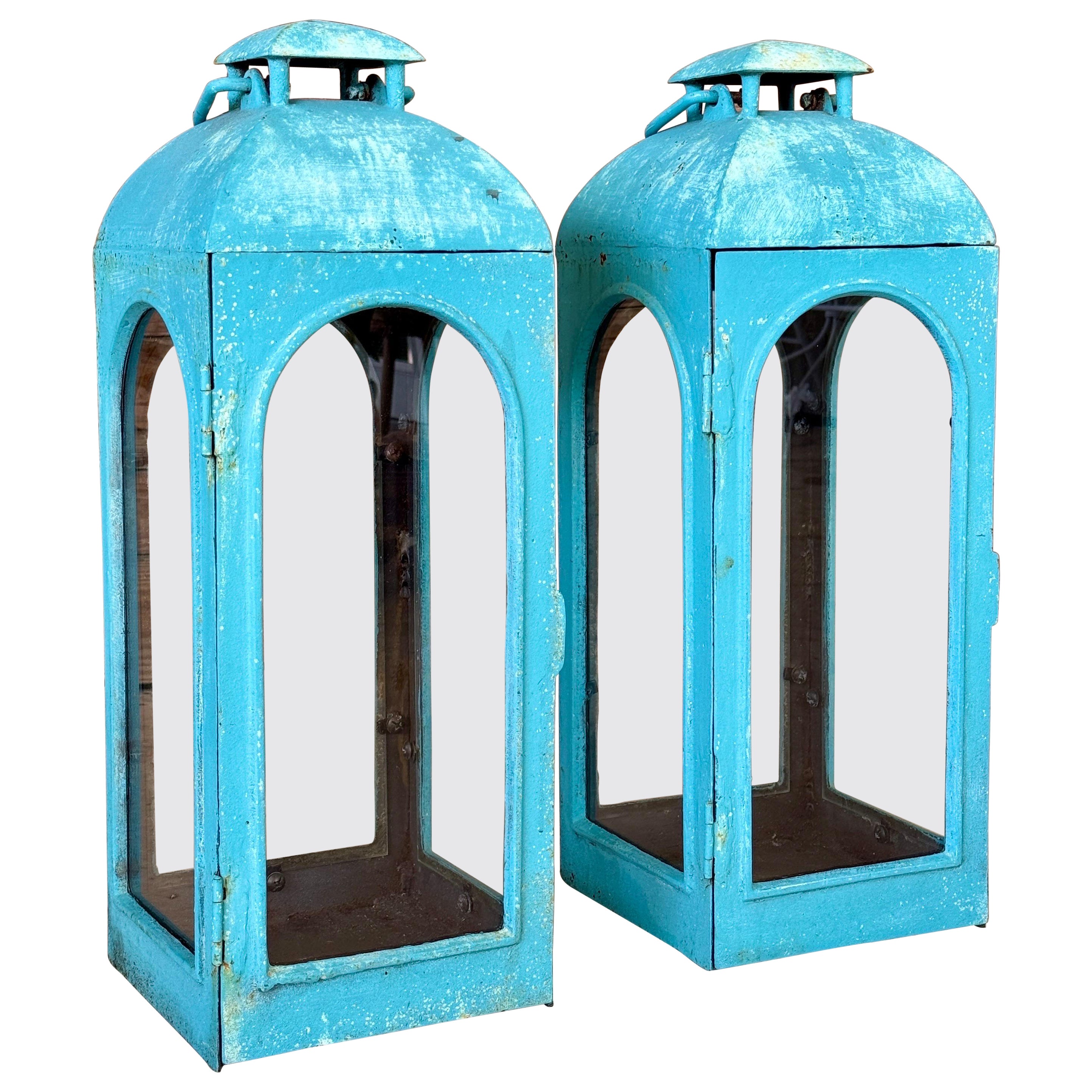 Lanterne monumentali d'epoca in ghisa con finitura turchese invecchiato - Coppia in vendita